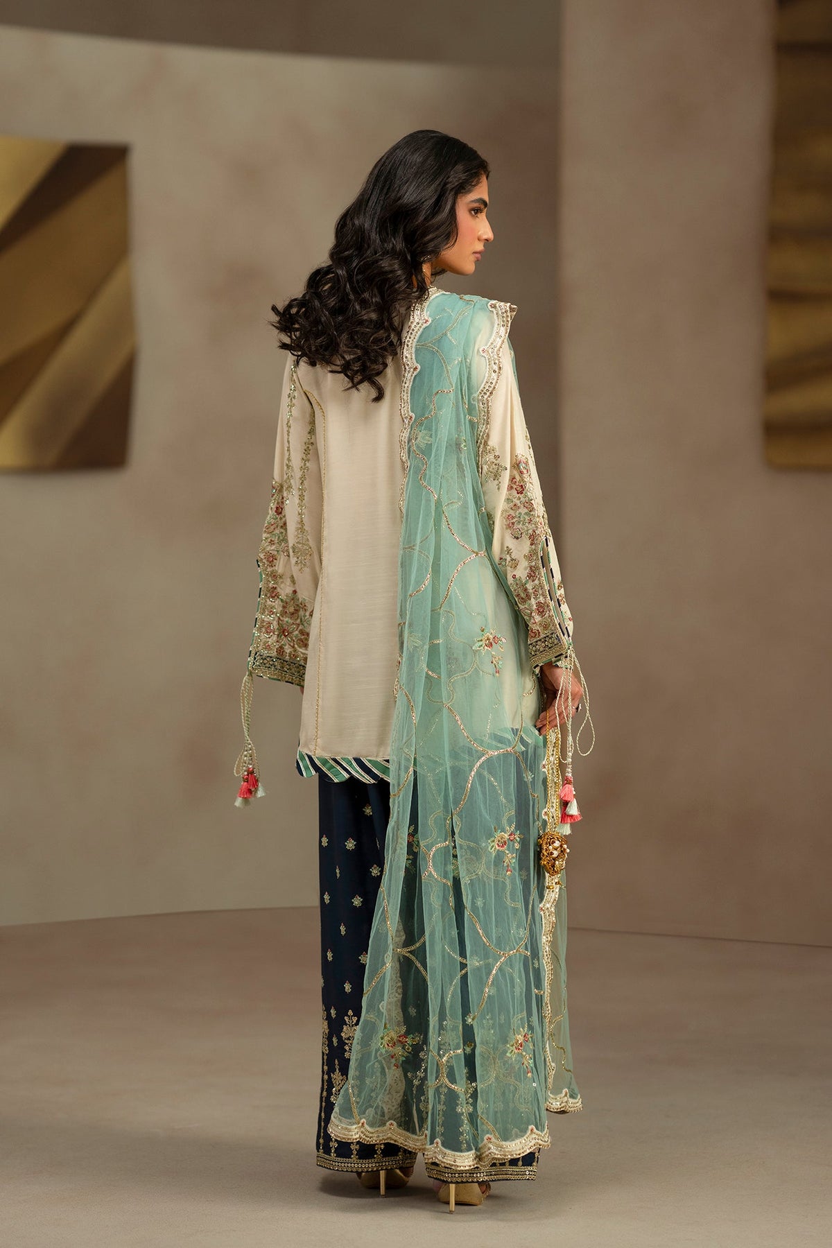 EMBROIDERED SUIT (E1226/104/005)