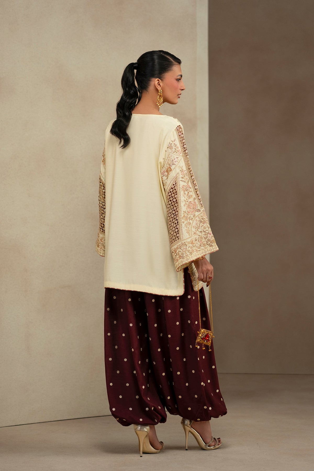 EMBROIDERED SUIT (E1244/104/227)
