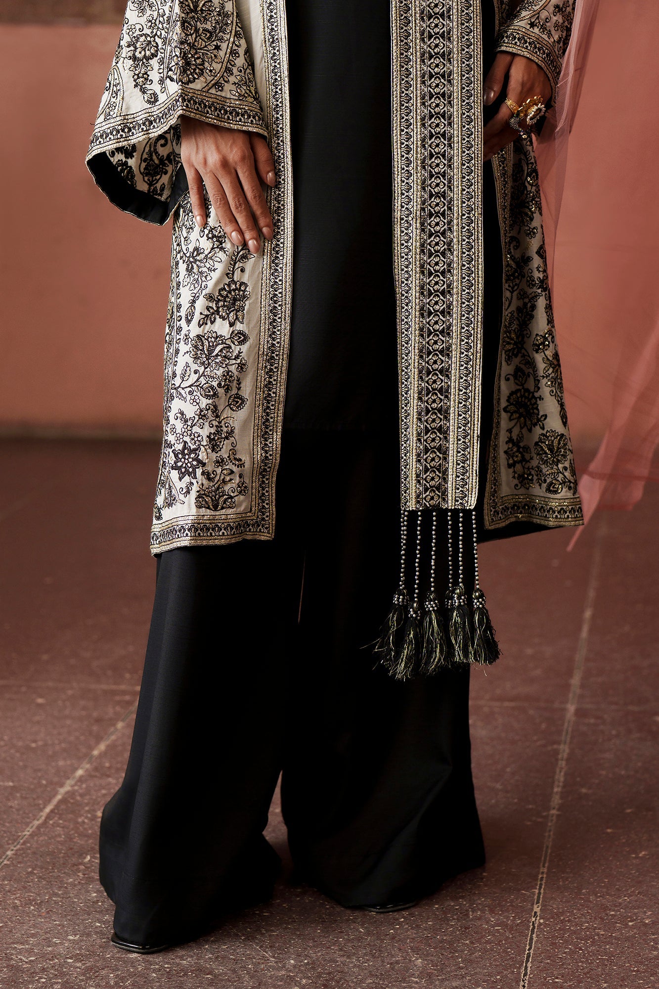 EMBROIDERED SUIT (E1257-104-003)
