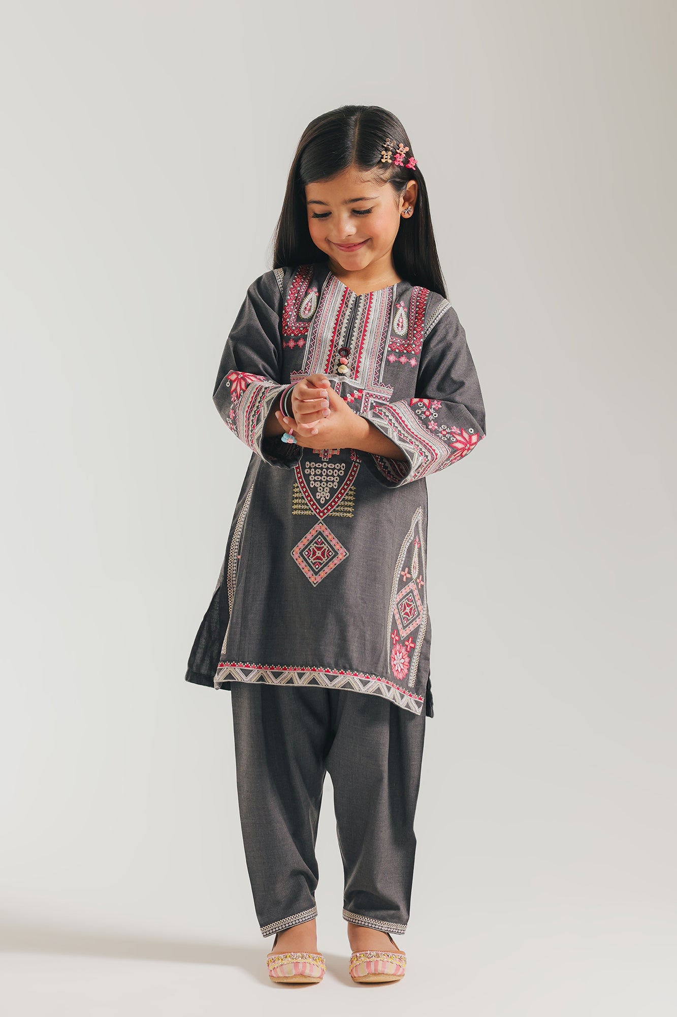 EMBROIDERED SUIT (E1341/402/907 E1341/302/907)