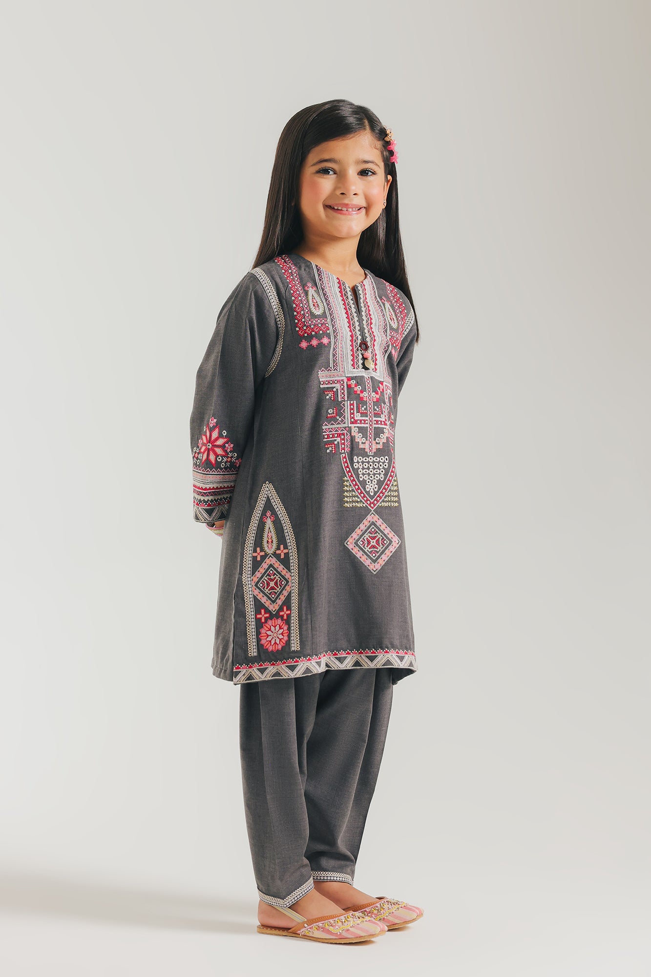 EMBROIDERED SUIT (E1341/402/907 E1341/302/907)