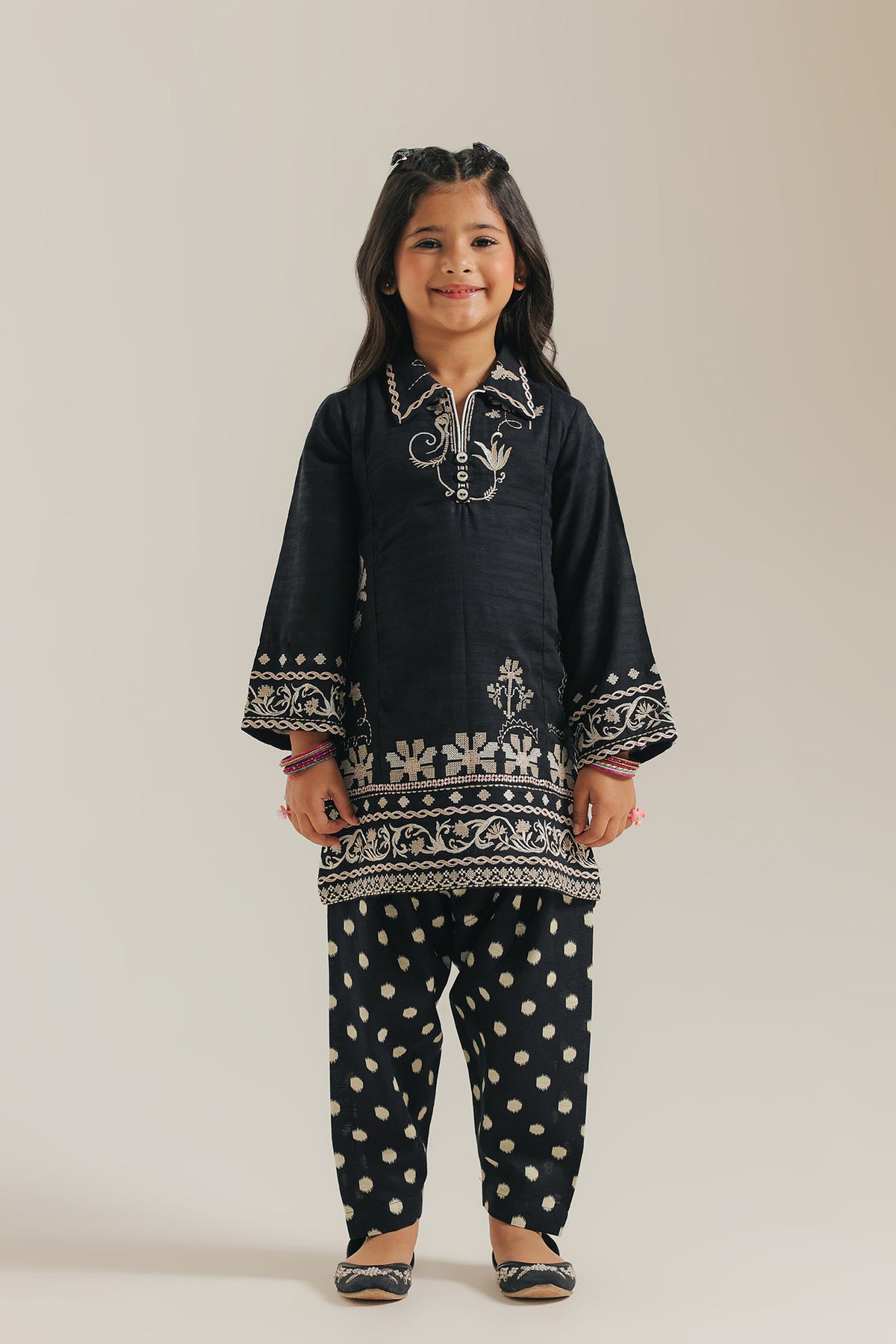 EMBROIDERED SUIT (E1519/402/901 E1519/302/901)