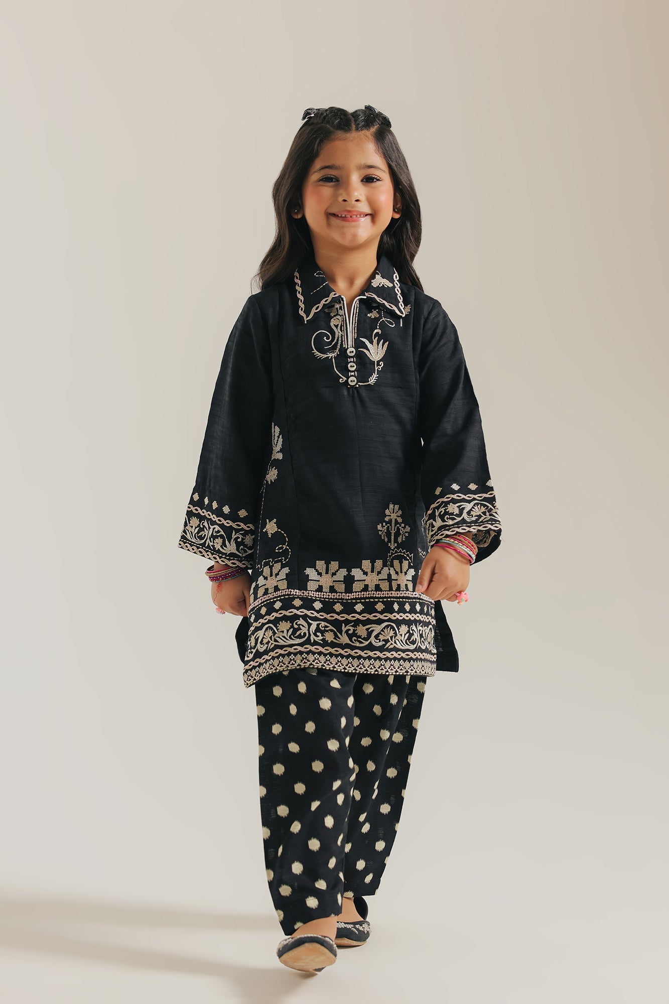 EMBROIDERED SUIT (E1519/402/901 E1519/302/901)