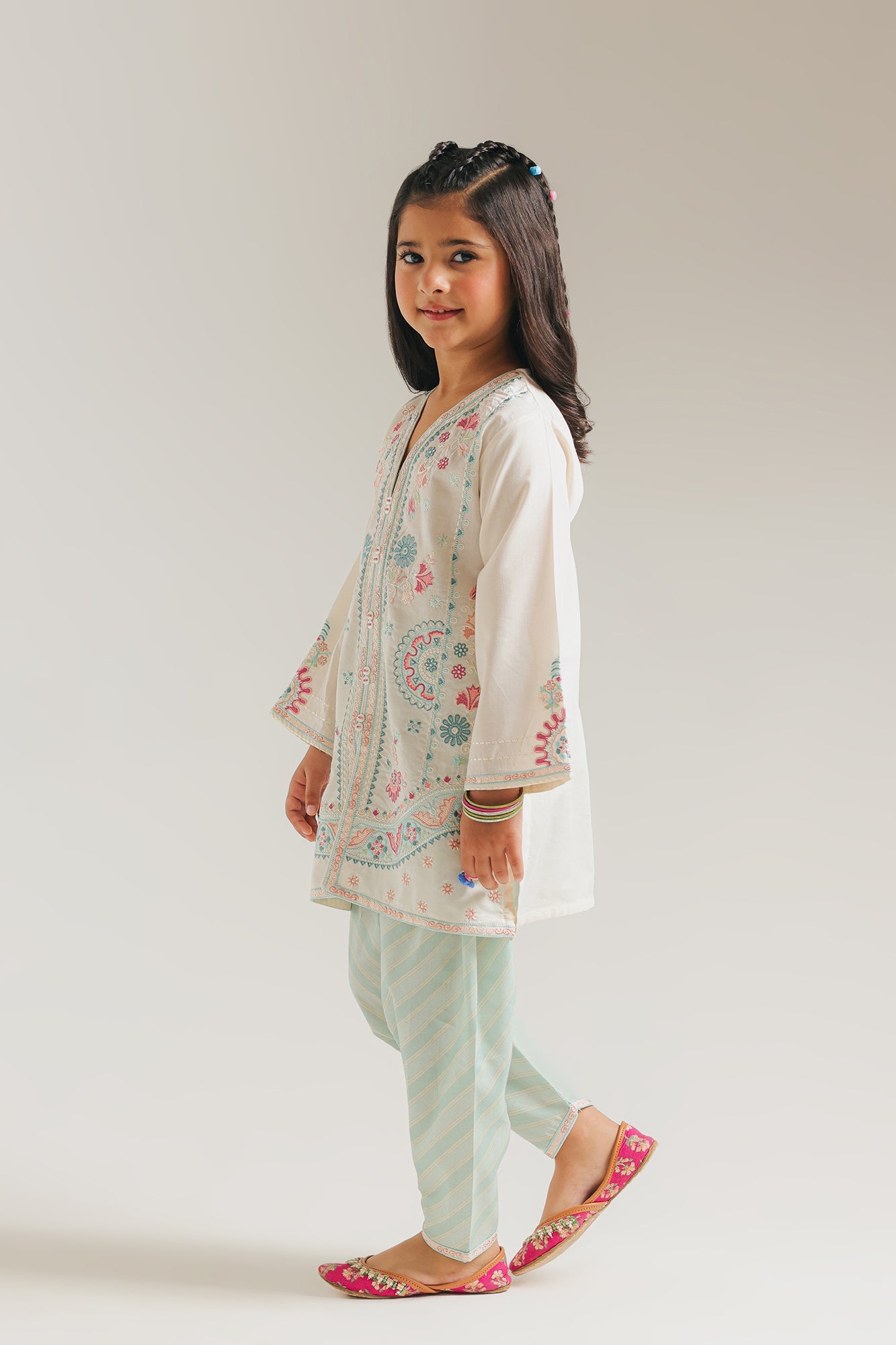 EMBROIDERED SUIT (E1521/402/005 E1521/302/005)