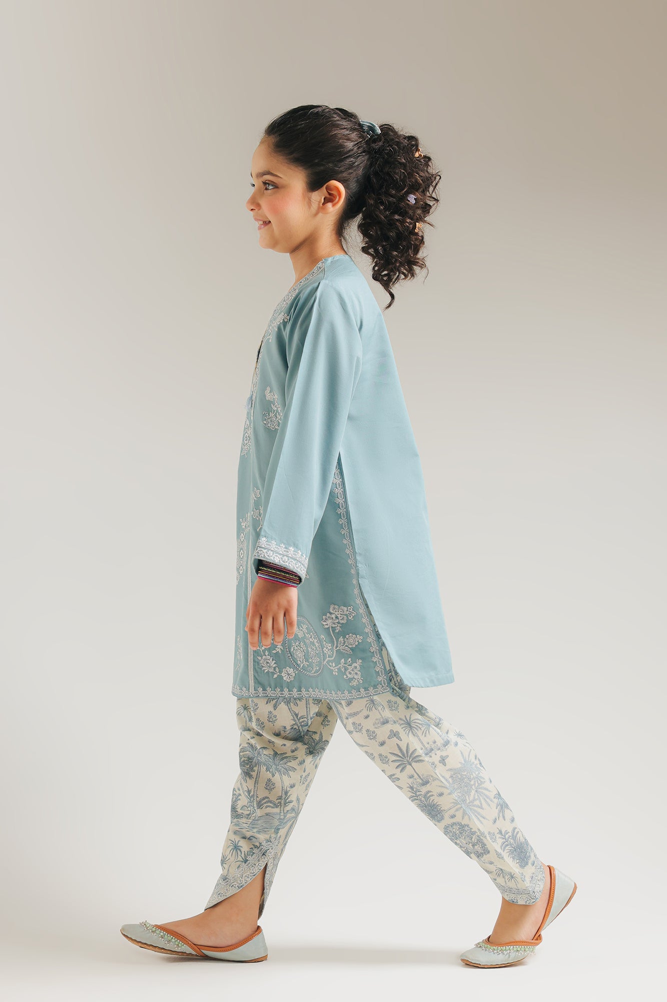 EMBROIDERED SUIT (E1546/402/719 E1546/302/719)