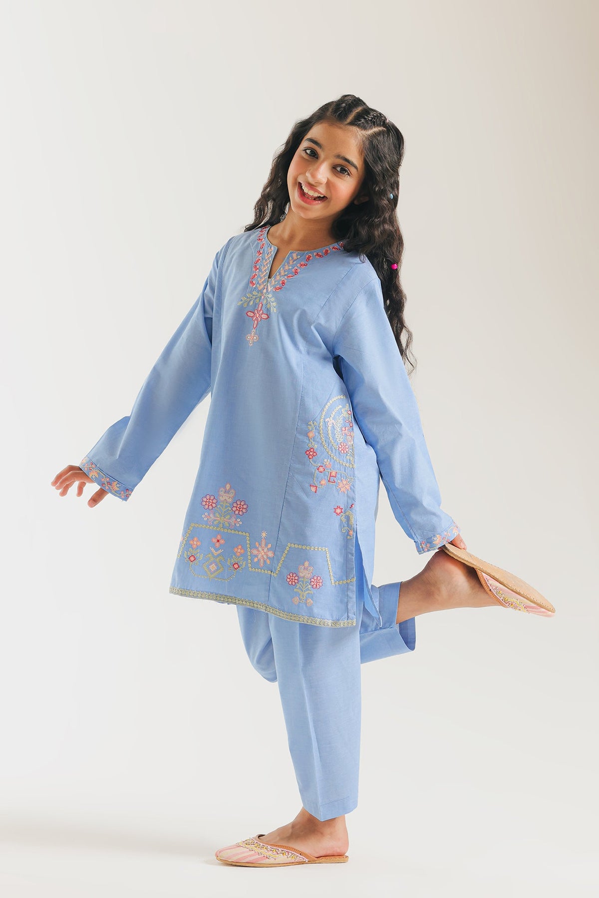 EMBROIDERED SUIT (E1548/402/630 E1548/302/630)