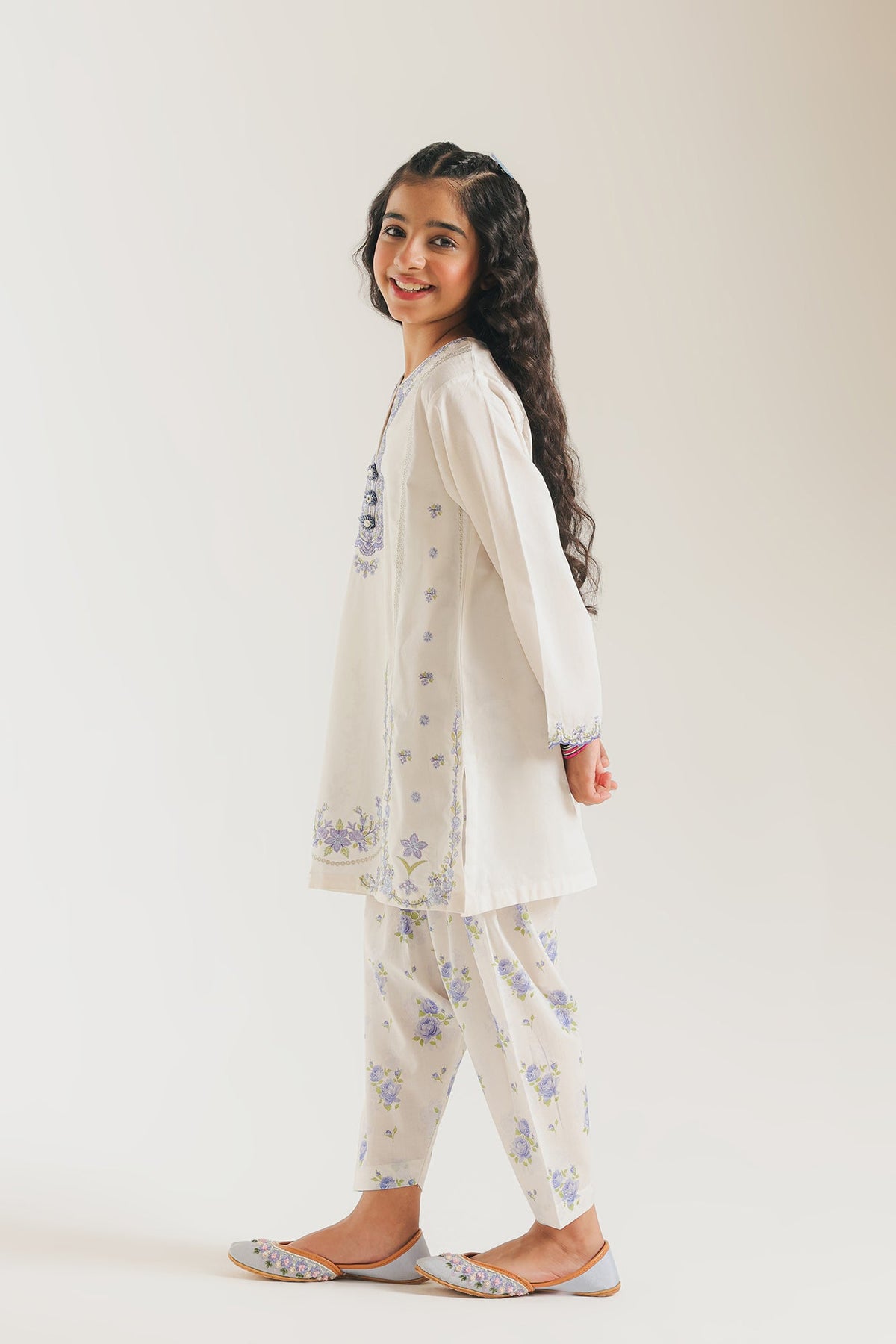 EMBROIDERED SUIT (E1550/402/004 E1550/302/004)