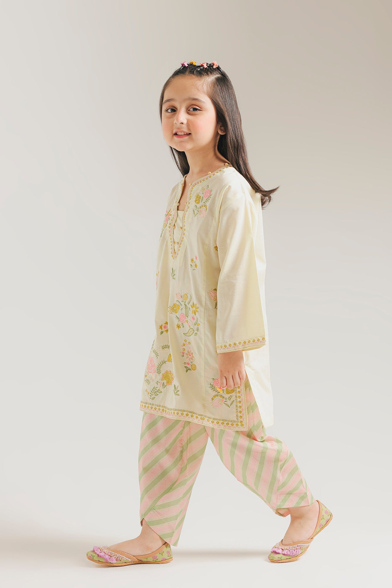 EMBROIDERED SUIT (E1553/402/227 E1553/302/227)
