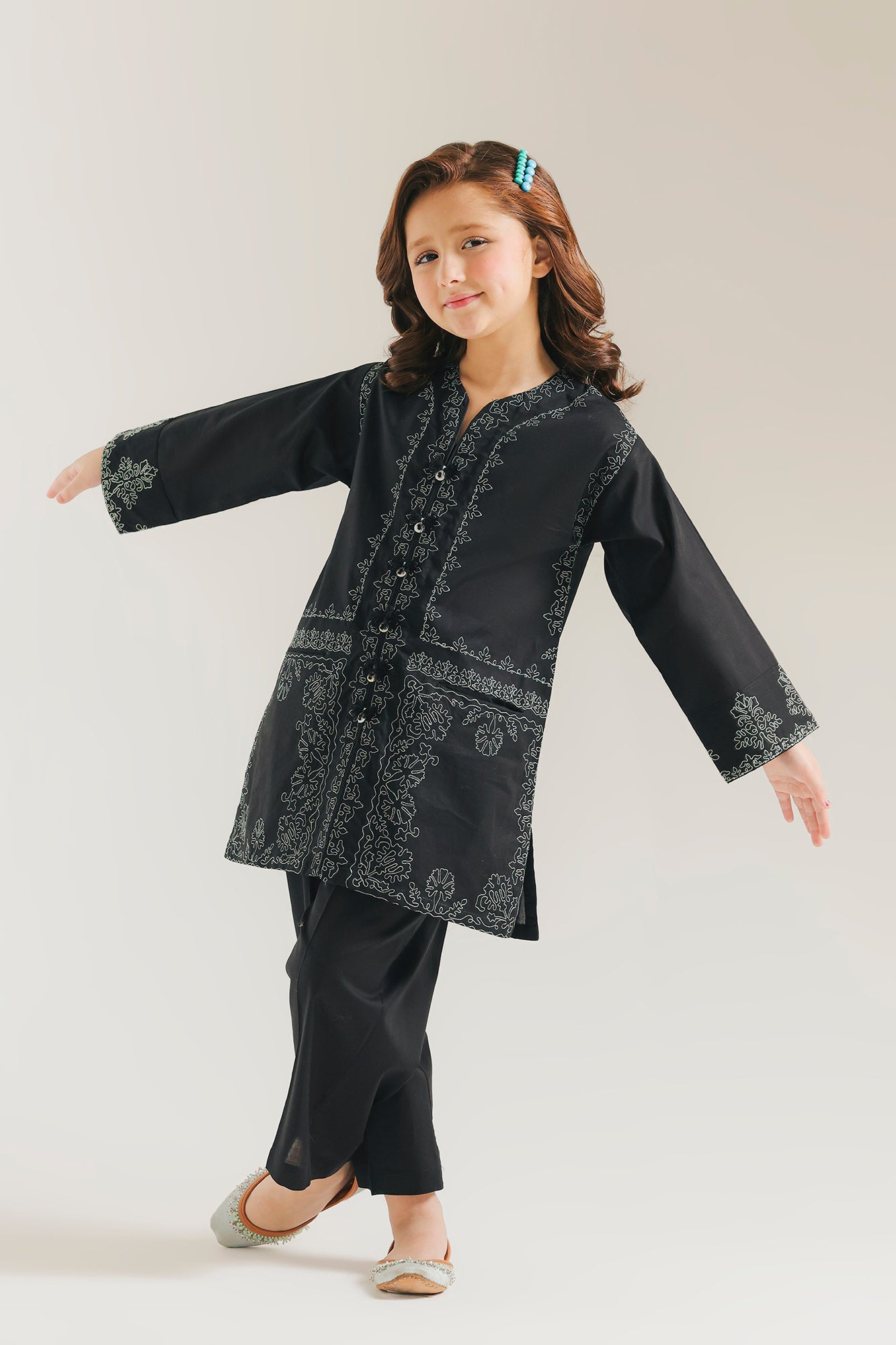 EMBROIDERED SUIT (E1555/402/901 E1555/302/901)