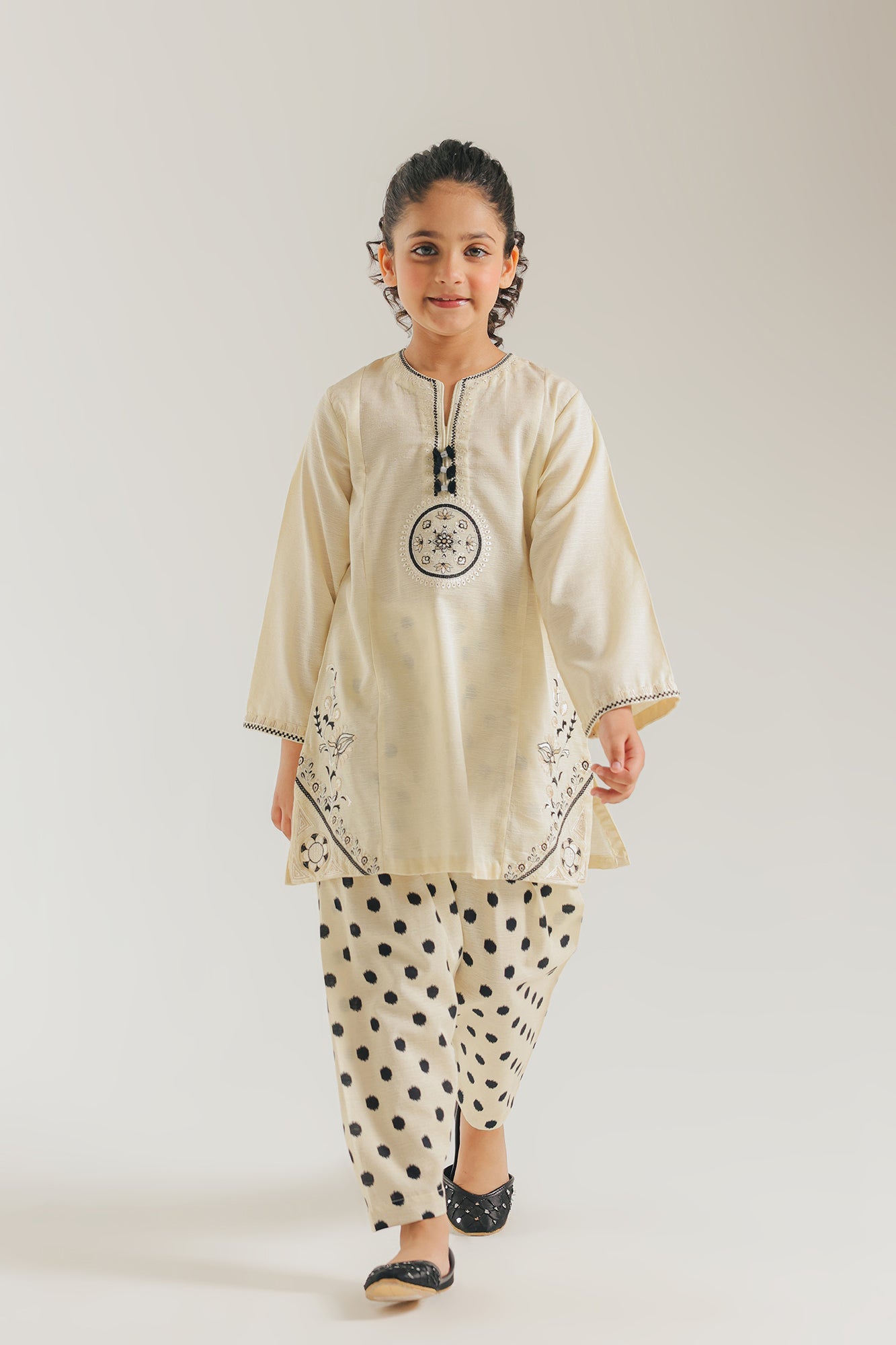 EMBROIDERED SUIT (E1559/402/002 E1559/302/002)