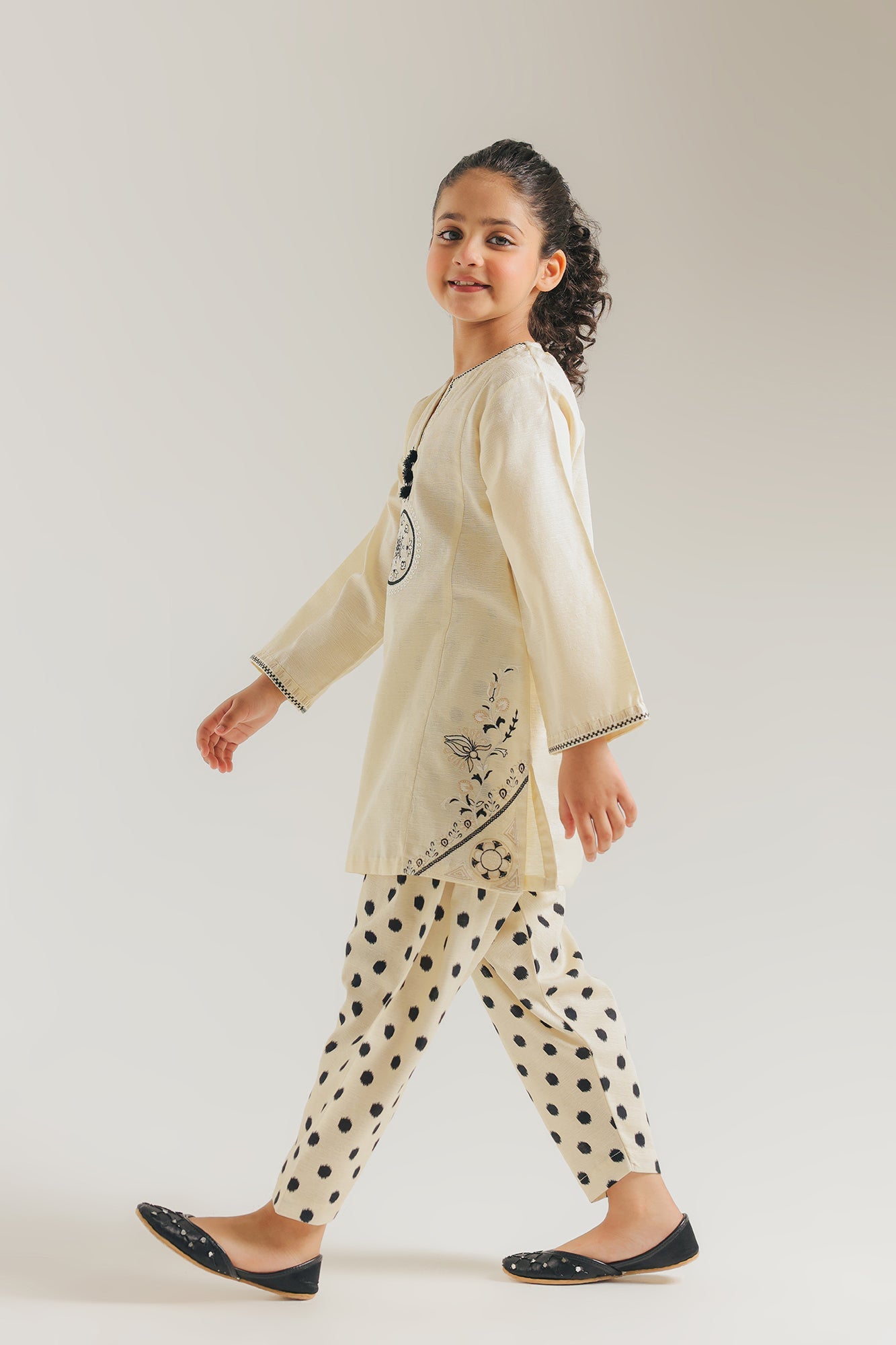 EMBROIDERED SUIT (E1559/402/002 E1559/302/002)