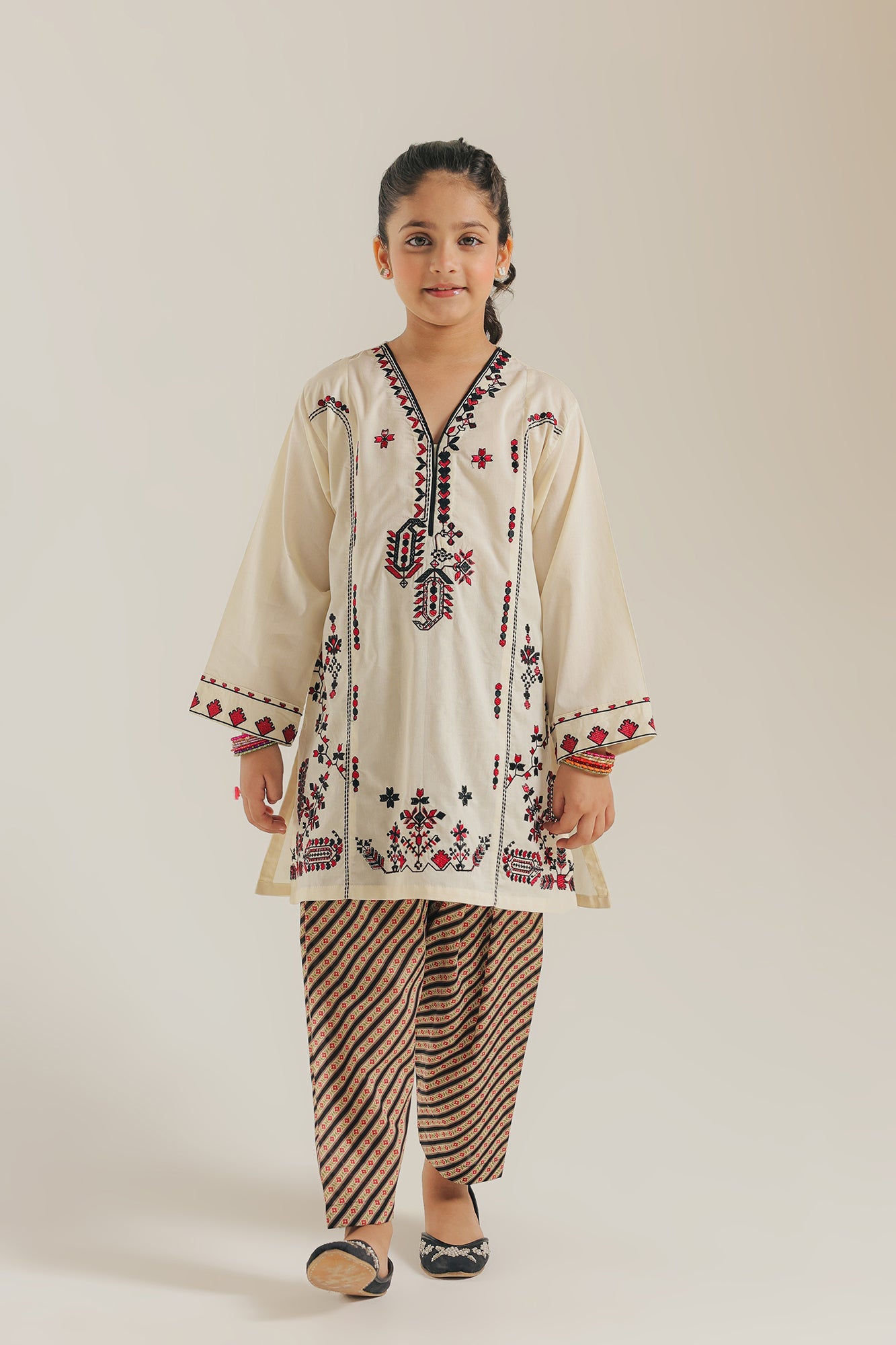 EMBROIDERED SUIT (E1570/402/002 E1570/302/002)