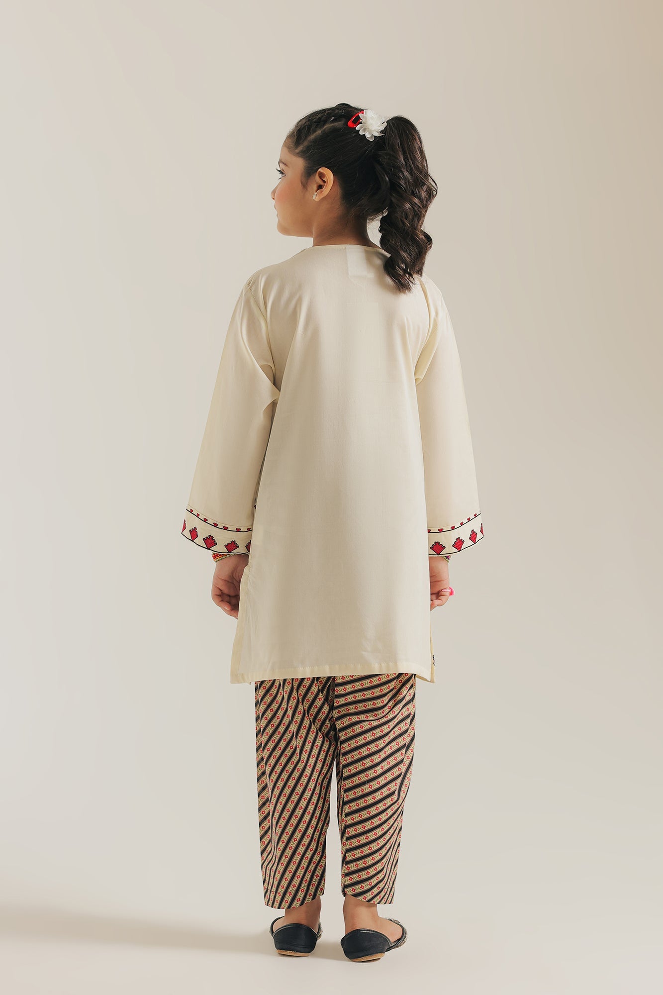 EMBROIDERED SUIT (E1570/402/002 E1570/302/002)