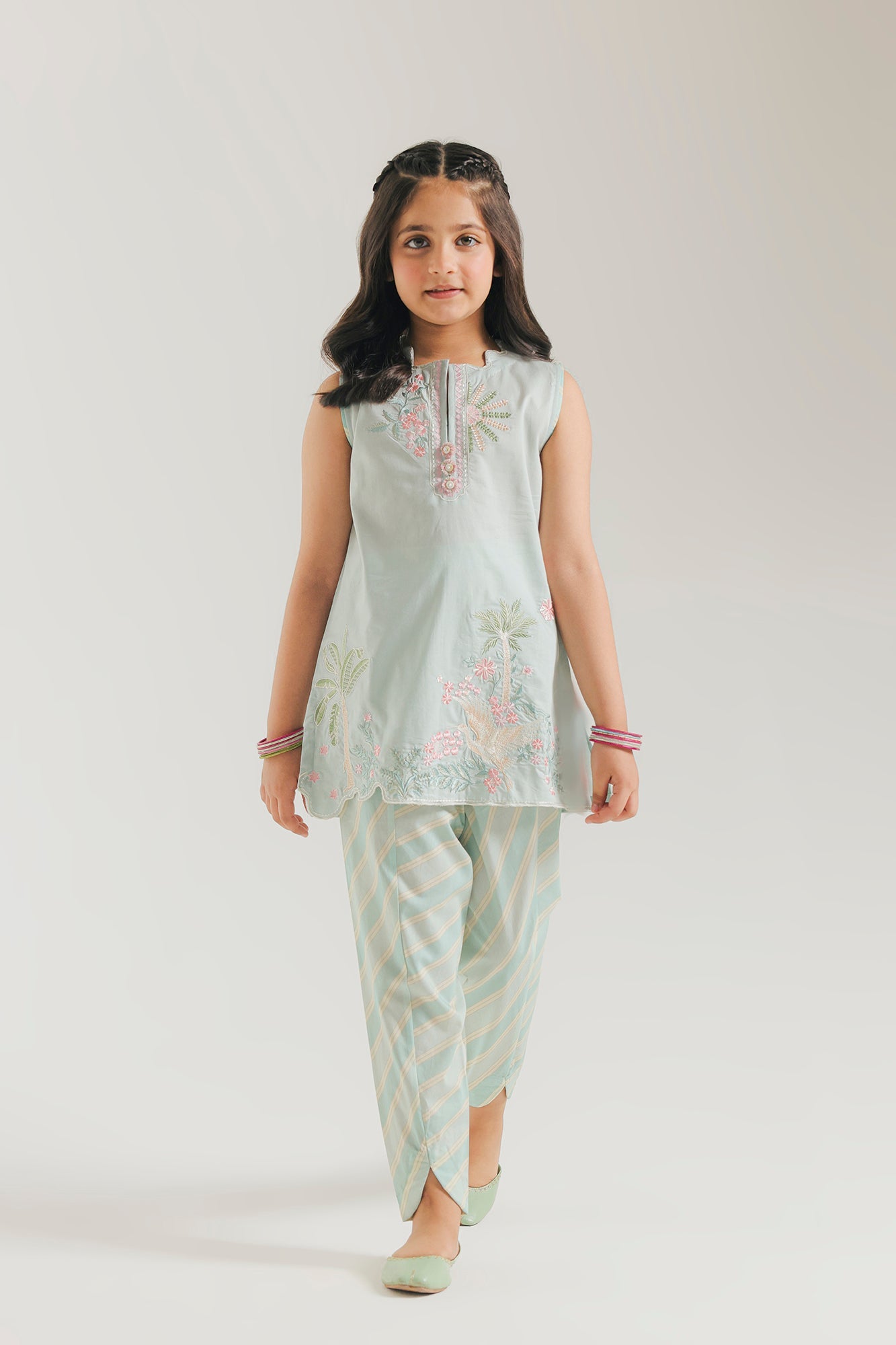EMBROIDERED SUIT (E1583/402/617 E1583/302/617)