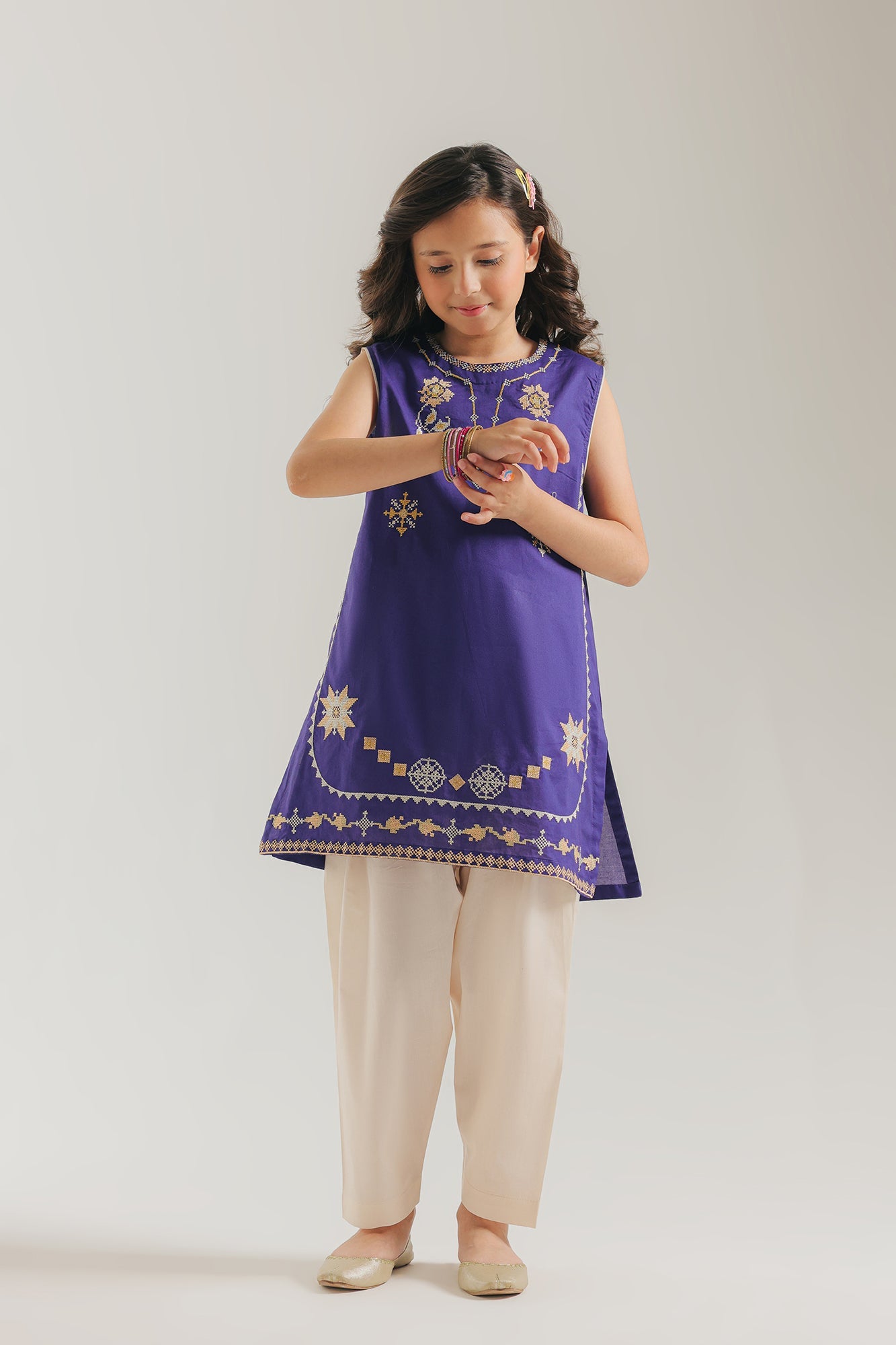EMBROIDERED SUIT (E1587/402/624 E1587/302/624)