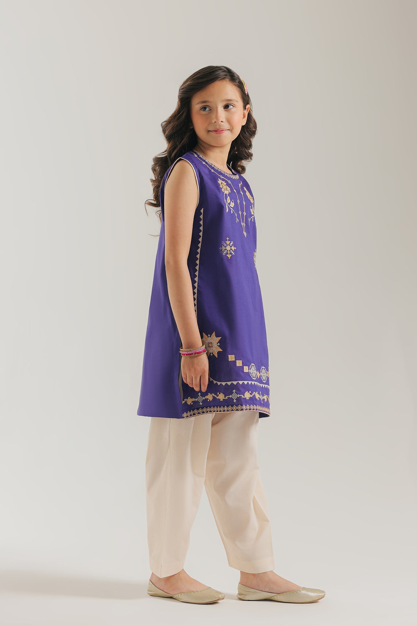 EMBROIDERED SUIT (E1587/402/624 E1587/302/624)