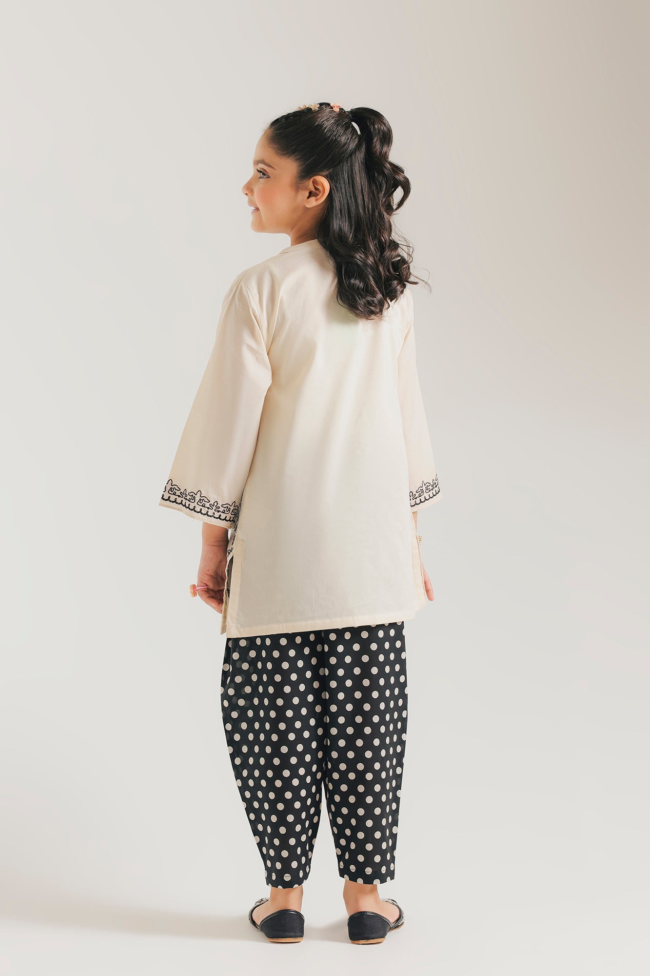 EMBROIDERED SUIT (E1588/402/004 E1588/302/004)