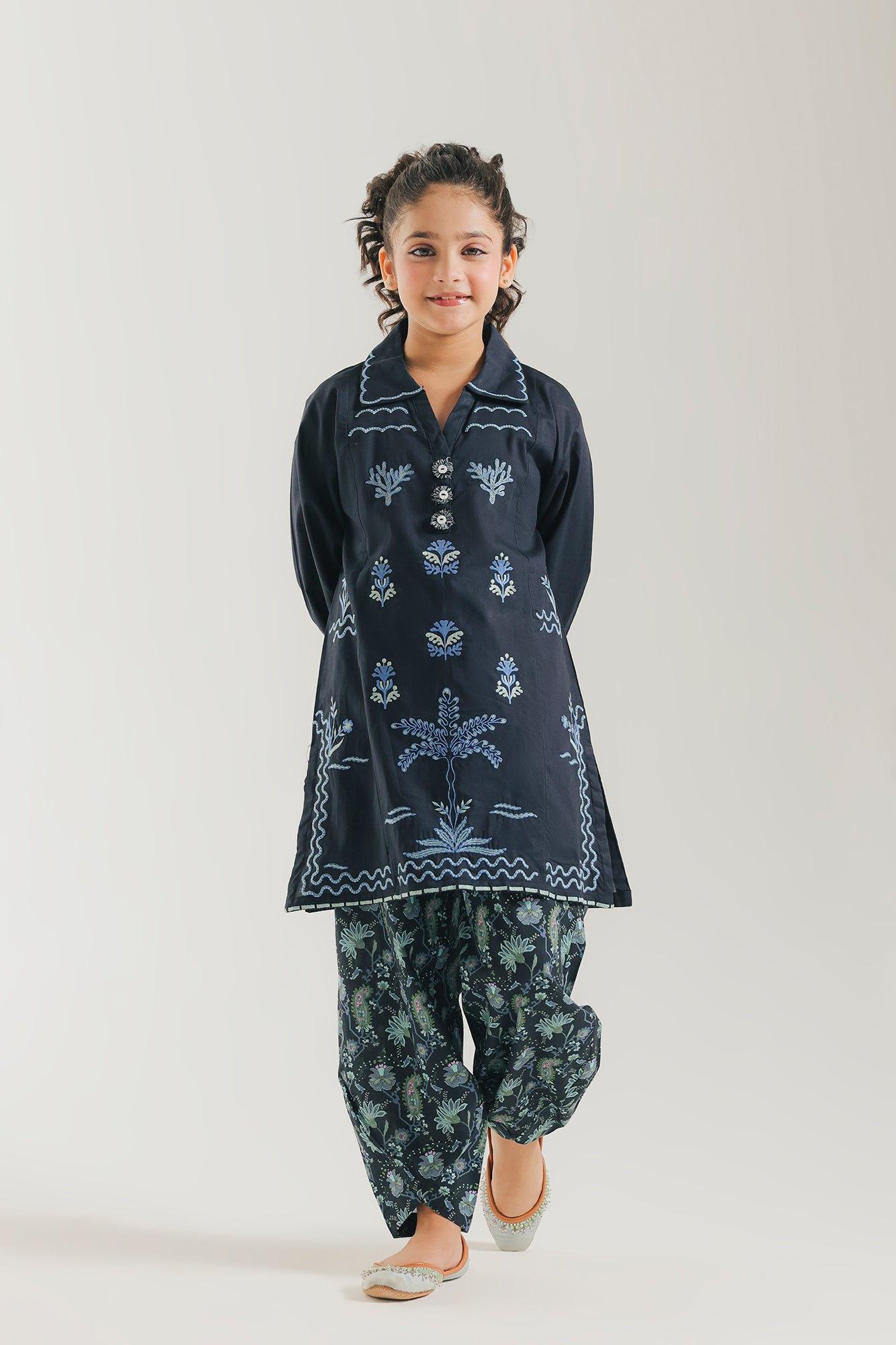 EMBROIDERED SUIT (E1590/402/902 E1590/302/902)