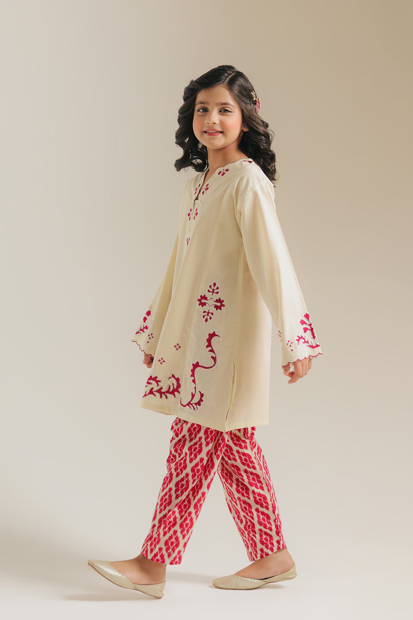 EMBROIDERED SUIT (E1604/402/110 E1604/302/110)