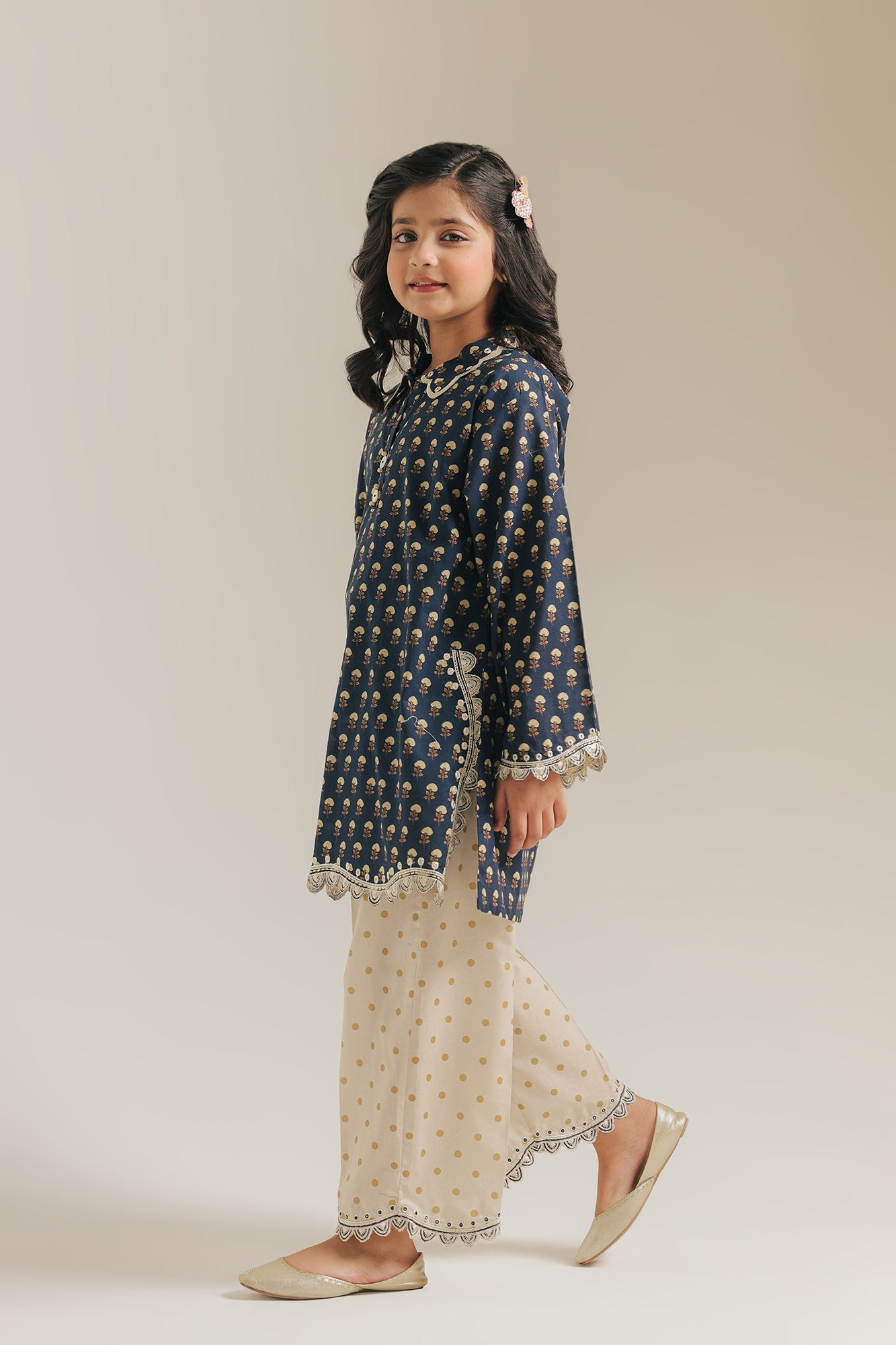 EMBROIDERED SUIT (E1606/402/618 E1606/302/618)