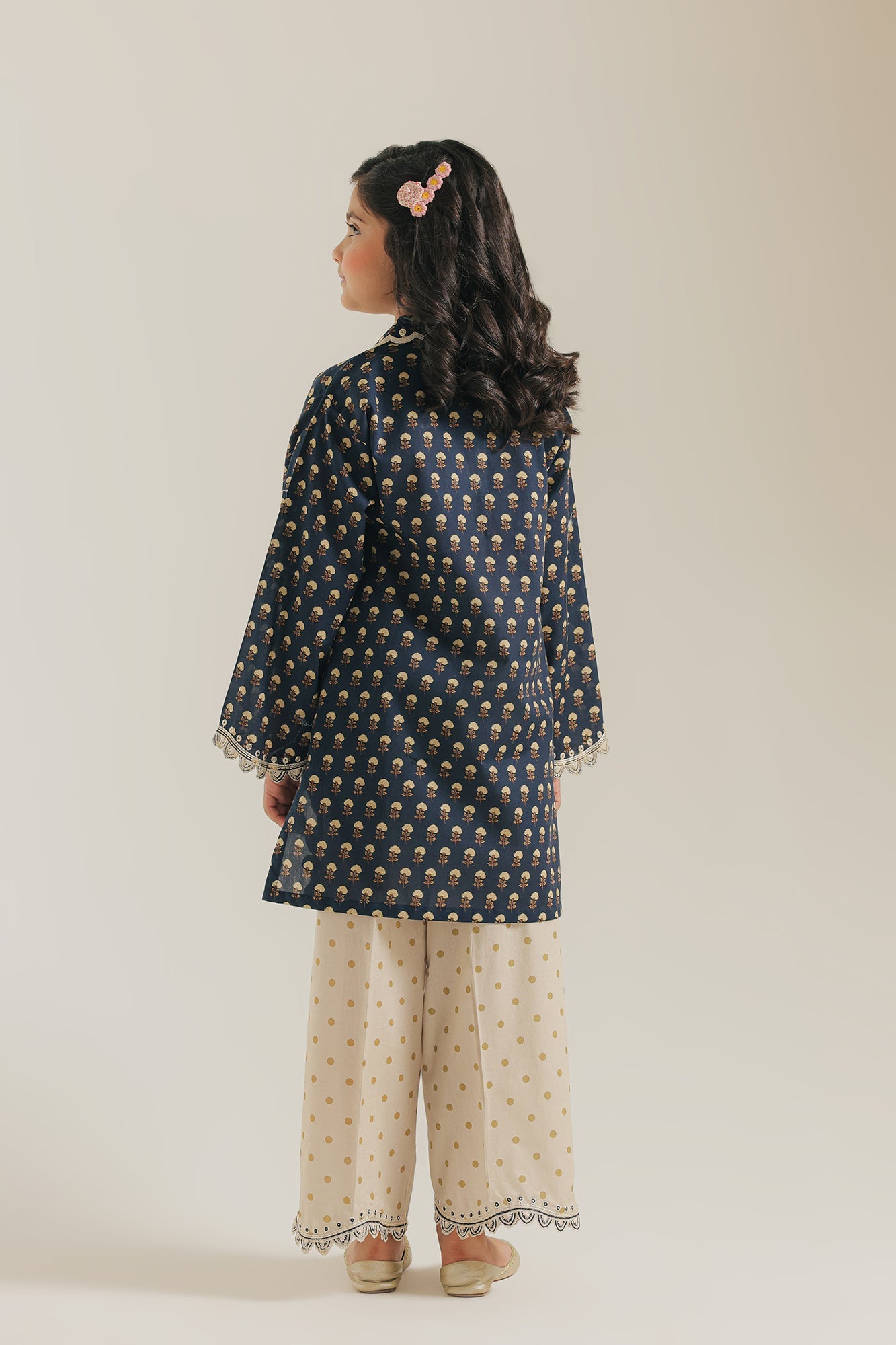 EMBROIDERED SUIT (E1606/402/618 E1606/302/618)