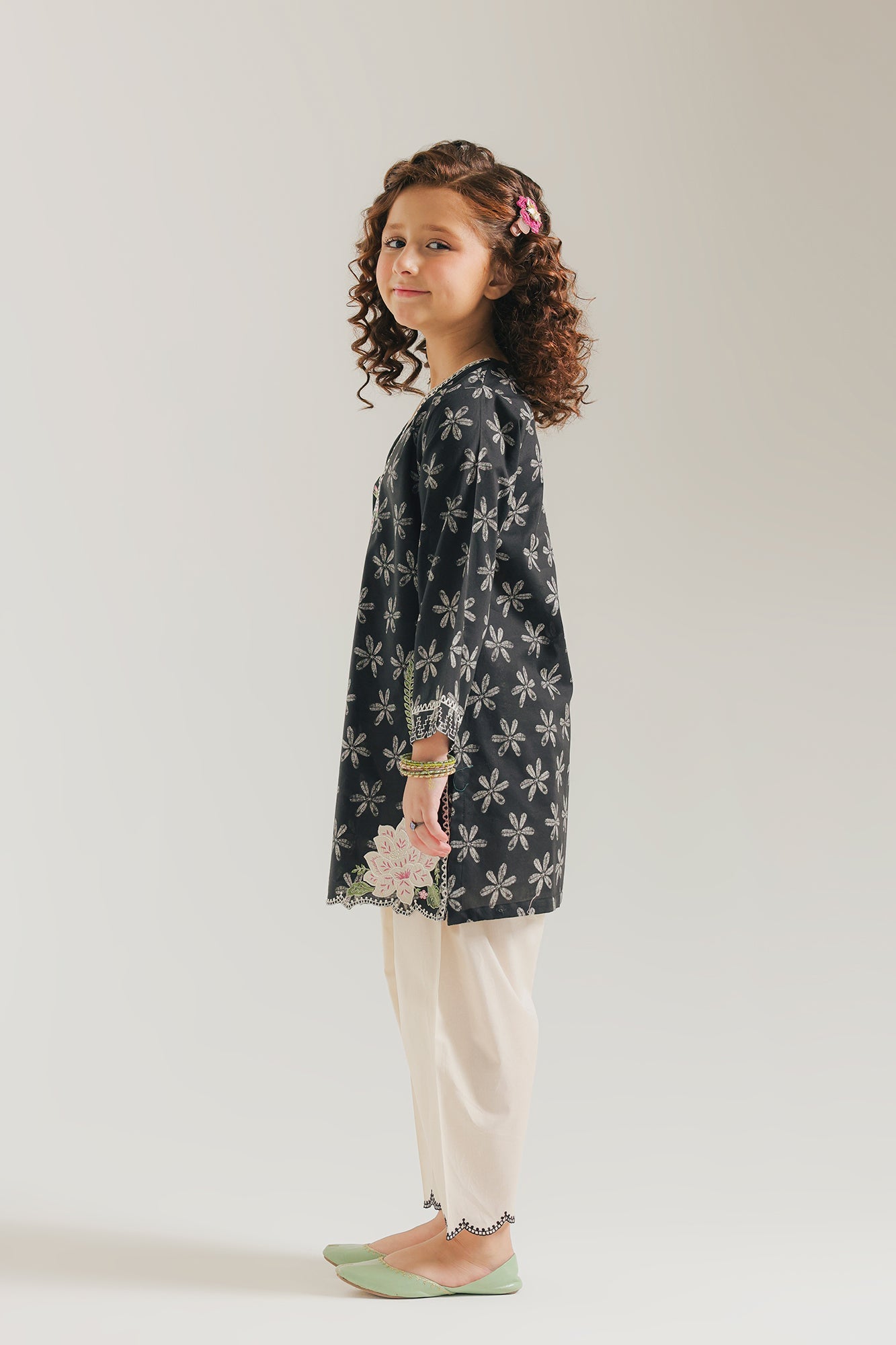 EMBROIDERED SUIT (E1613/402/902 E1613/302/902)
