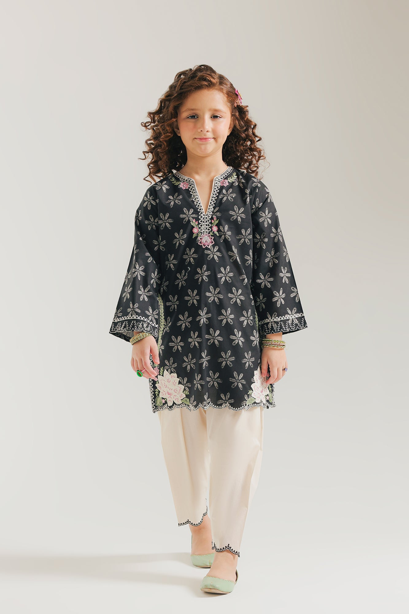 EMBROIDERED SUIT (E1613/402/902 E1613/302/902)