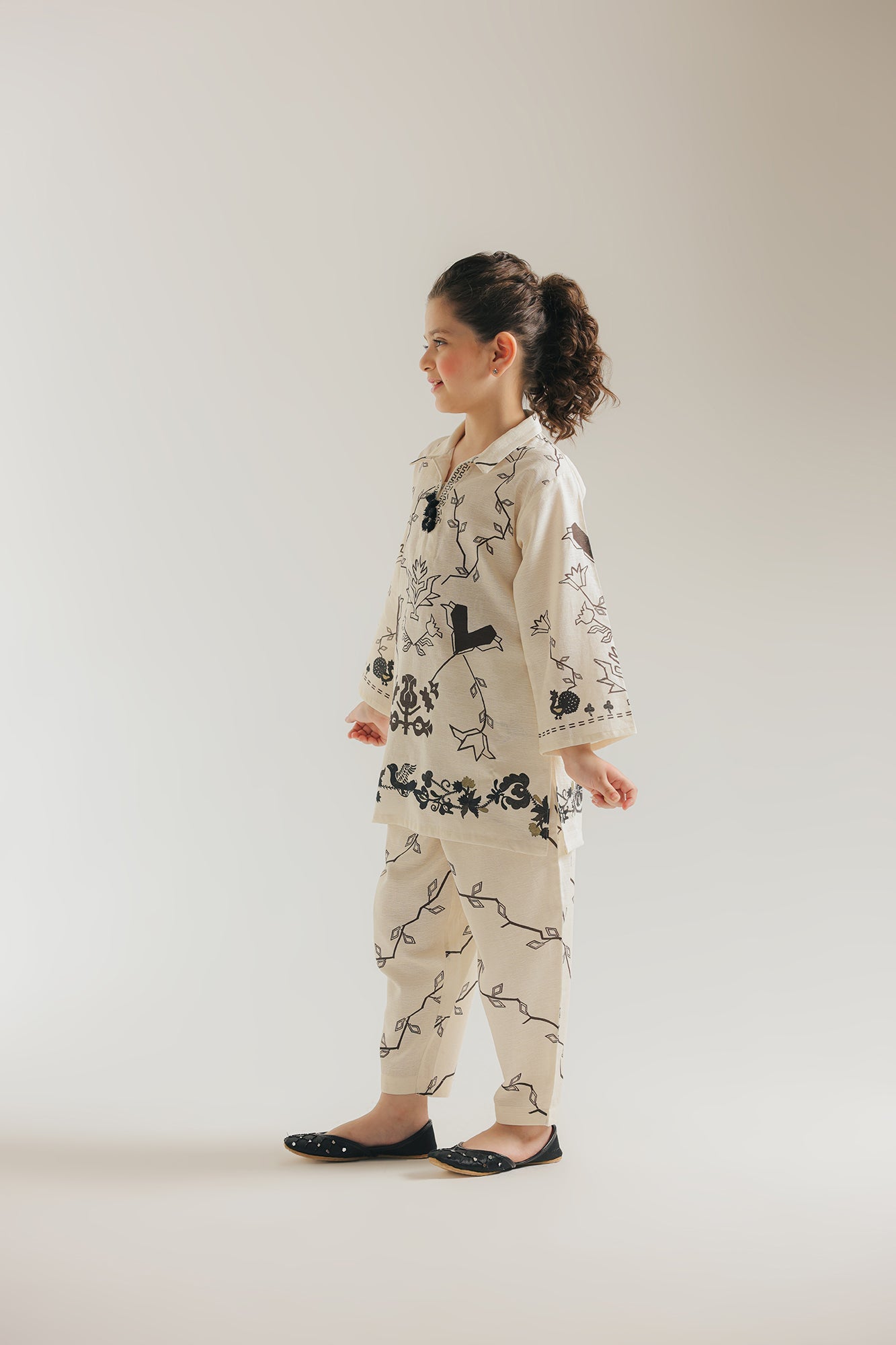 EMBROIDERED SUIT (E1674/402/002 E1674/302/002)