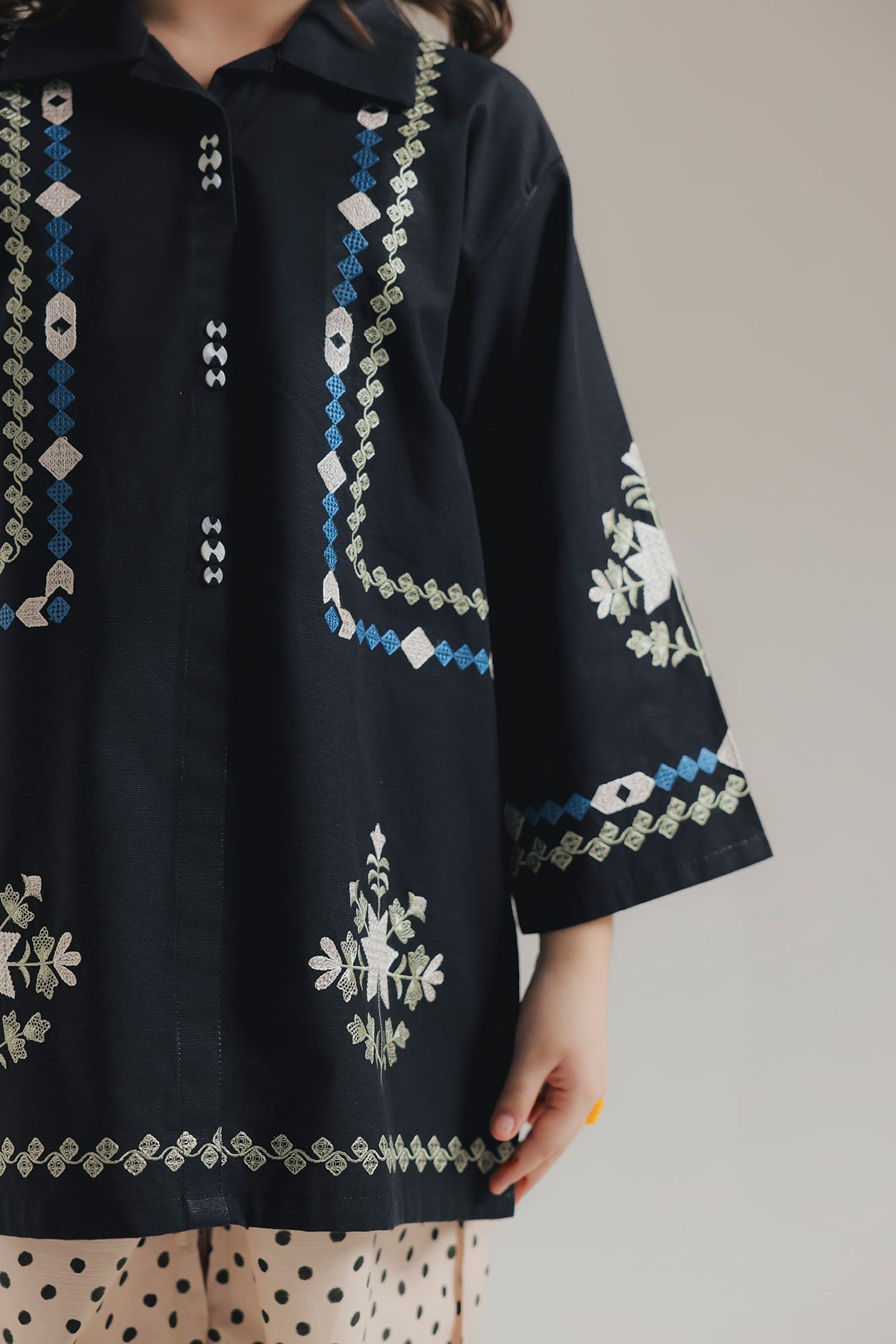 EMBROIDERED SUIT (E1818-402-902 E1818-302-902)
