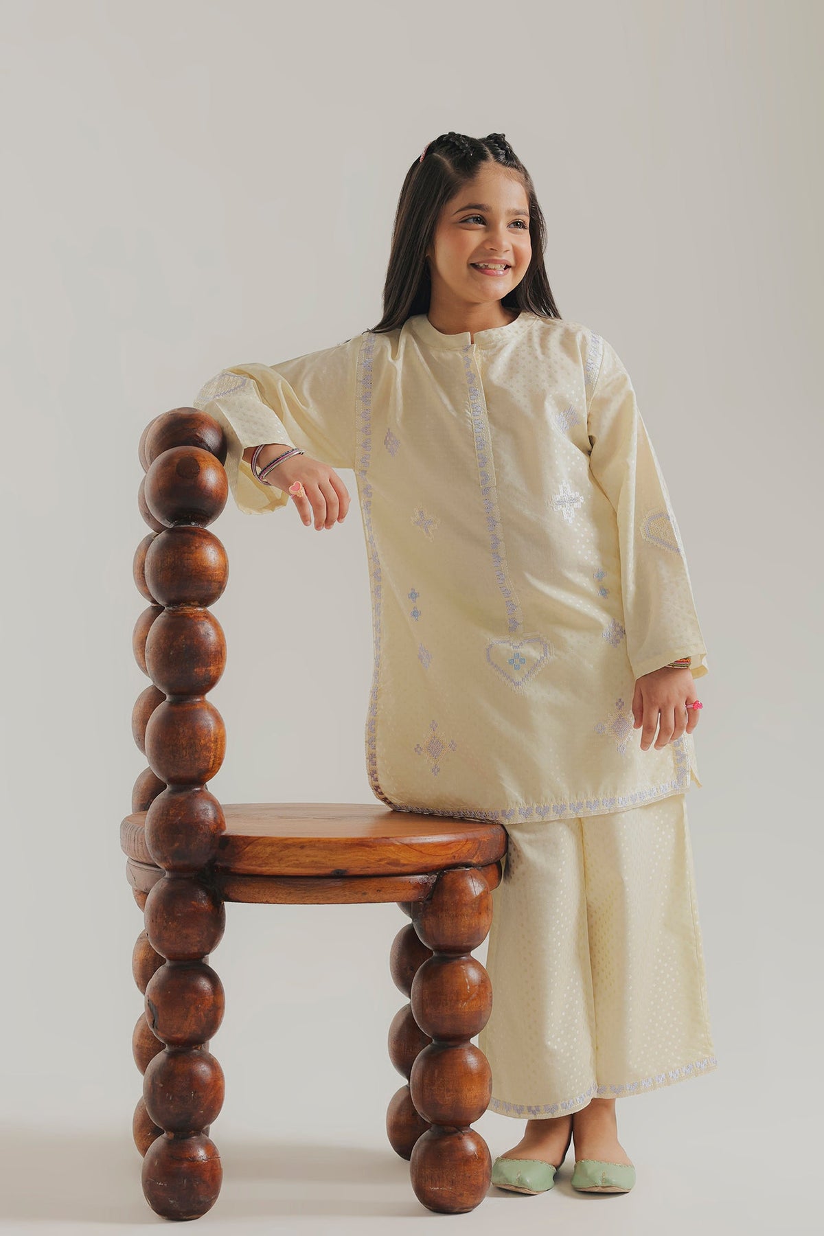 EMBROIDERED SUIT (E1819-402-110 E1819-302-110)