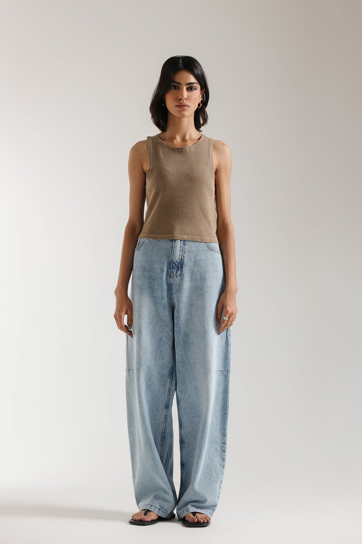 SLEEVELESS CROPPED TOP (E2396/108/113)
