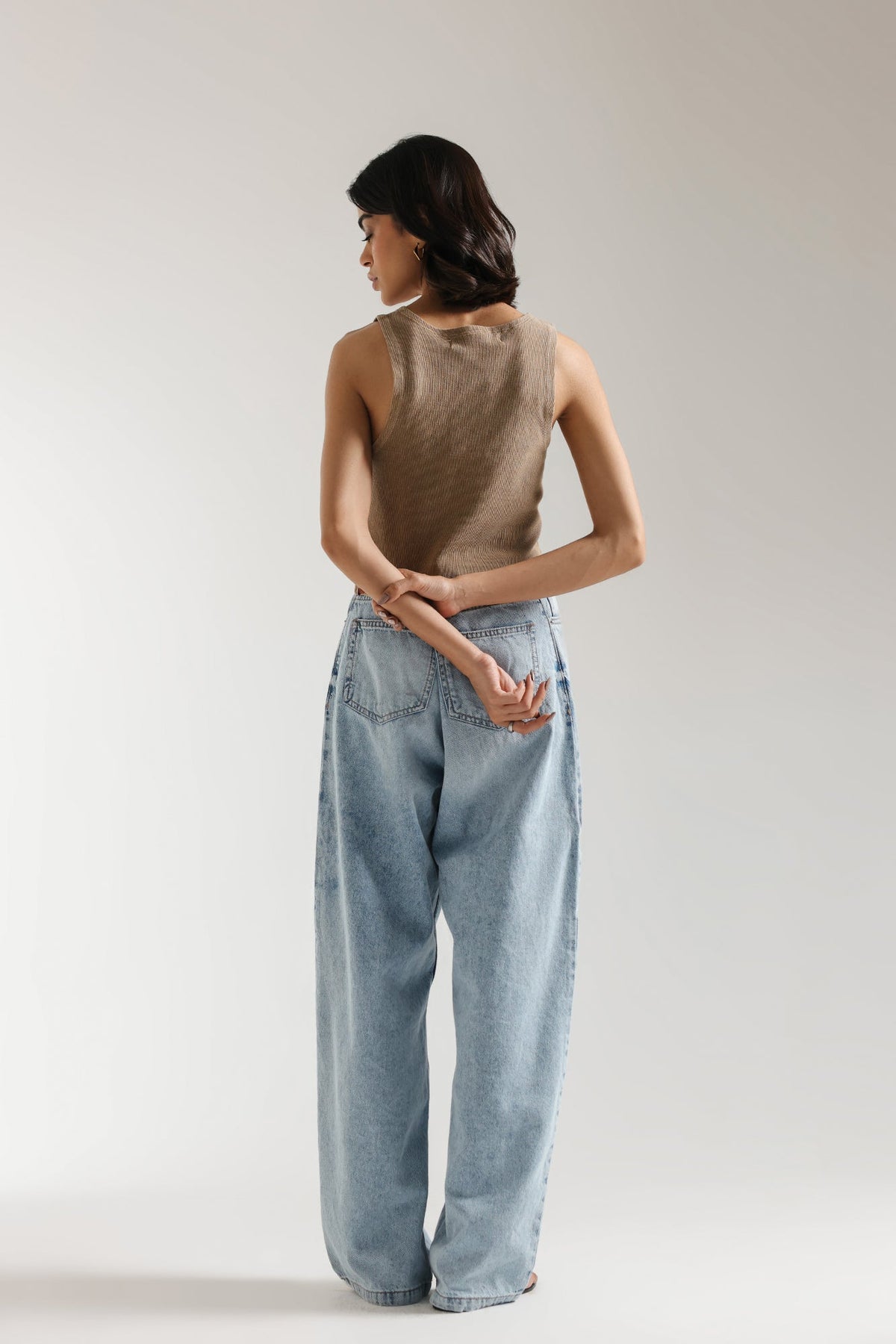 SLEEVELESS CROPPED TOP (E2396/108/113)