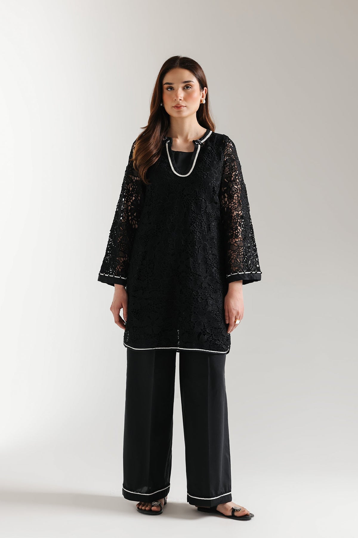 EMBROIDERED SUIT (E2997/103/902)