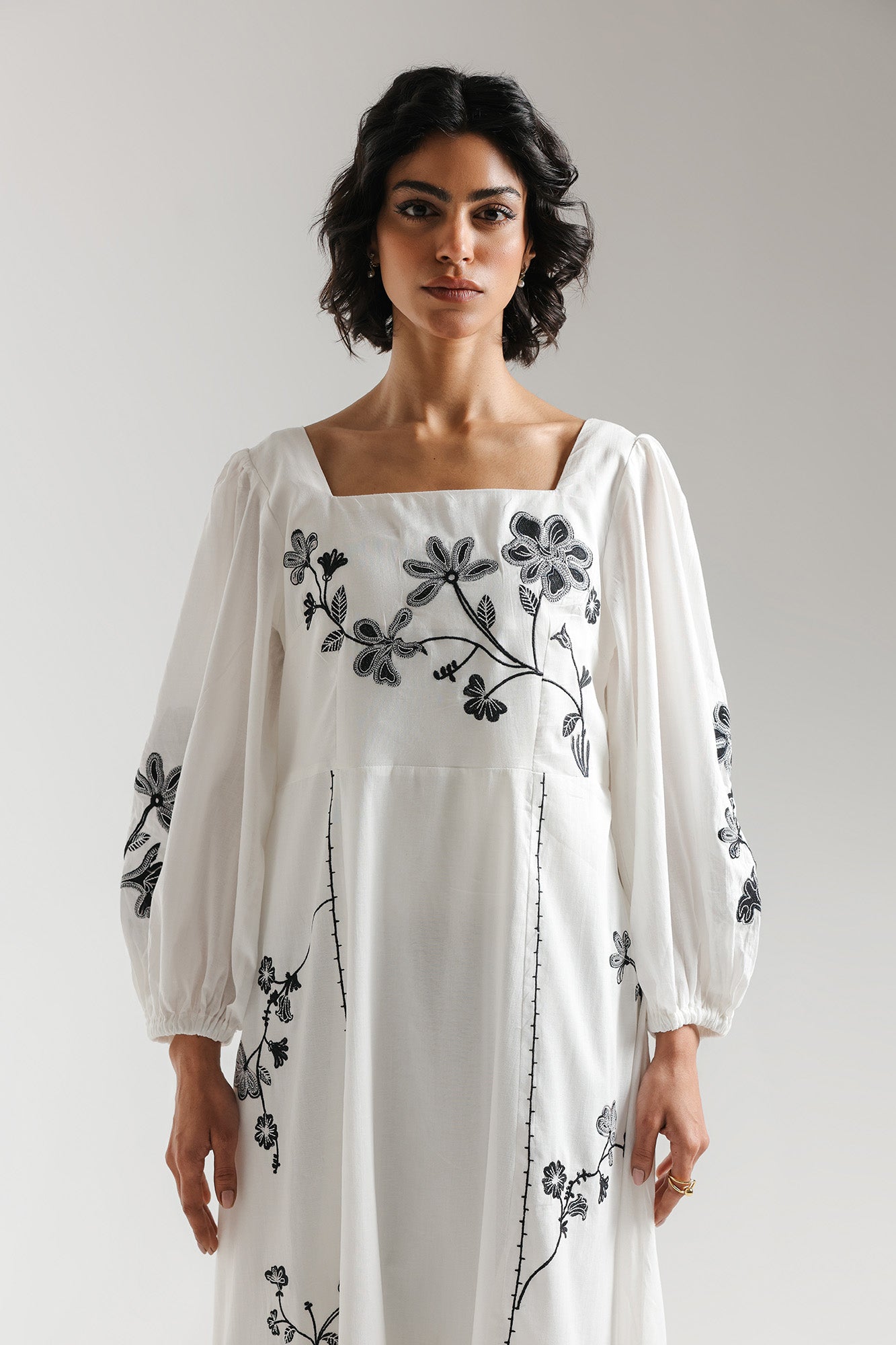 DRESS (E3071/108/001)