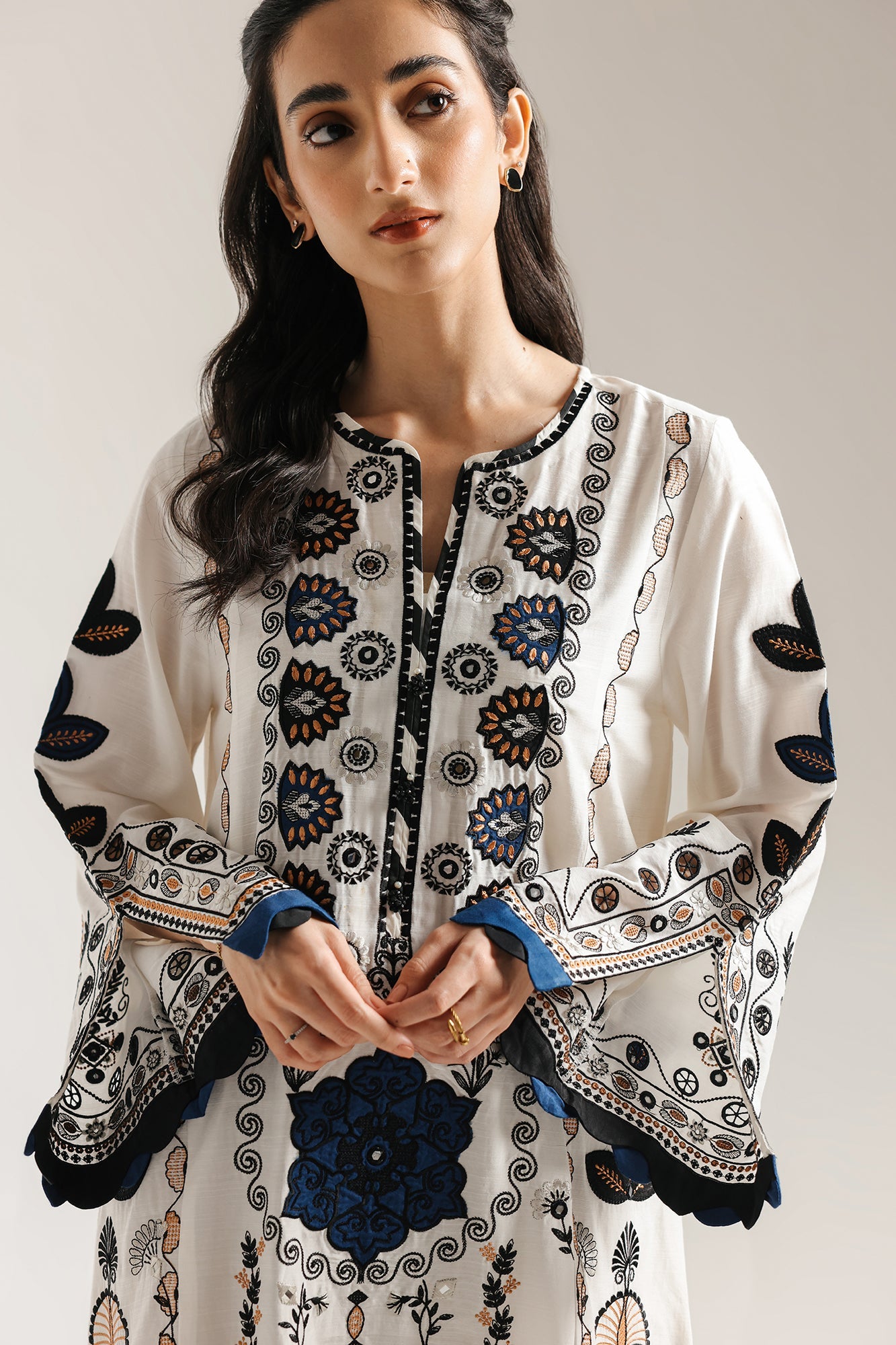 EMBROIDERED SUIT (E3508/103/002)
