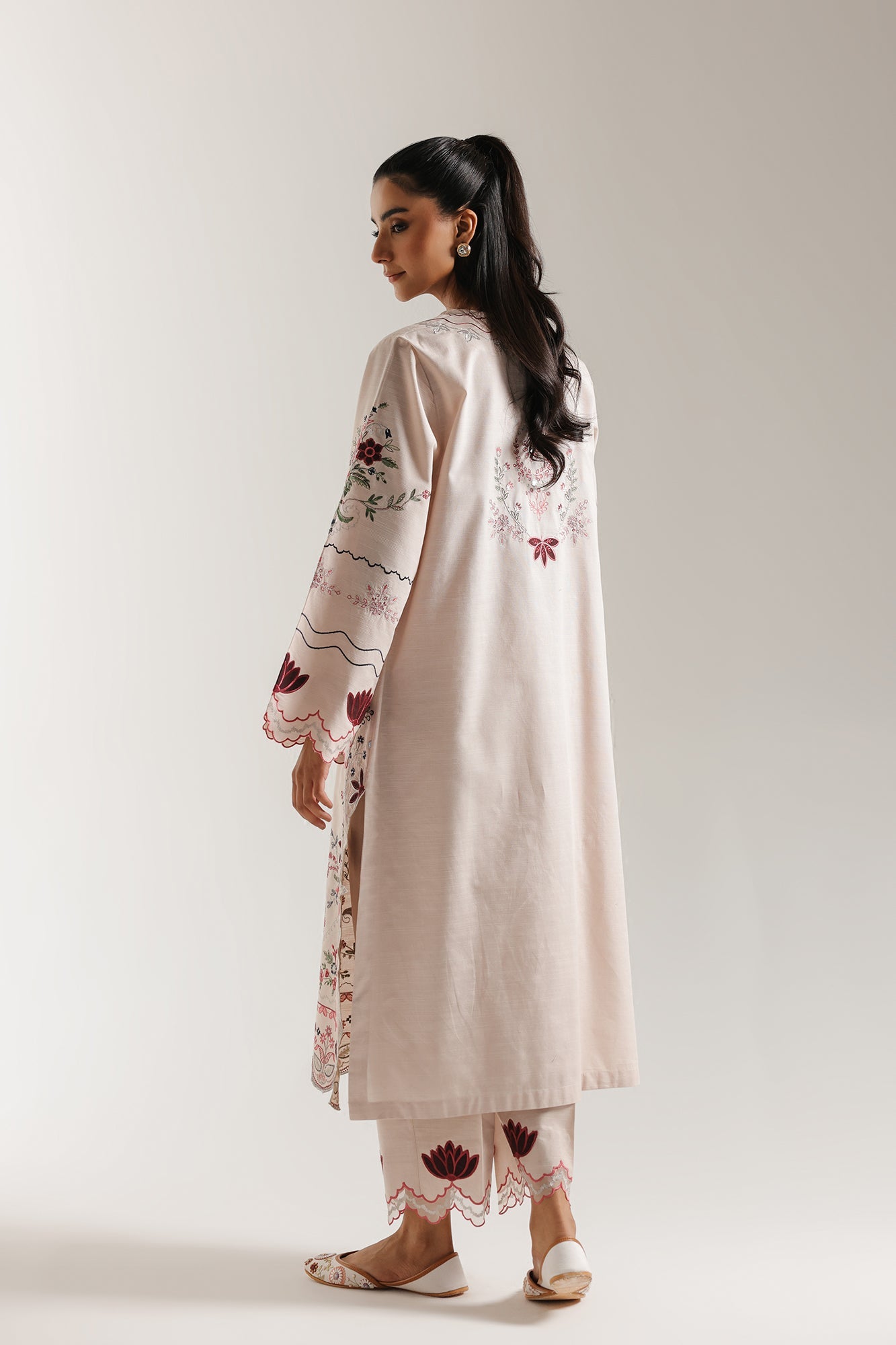 EMBROIDERED SUIT (E3602/103/329)