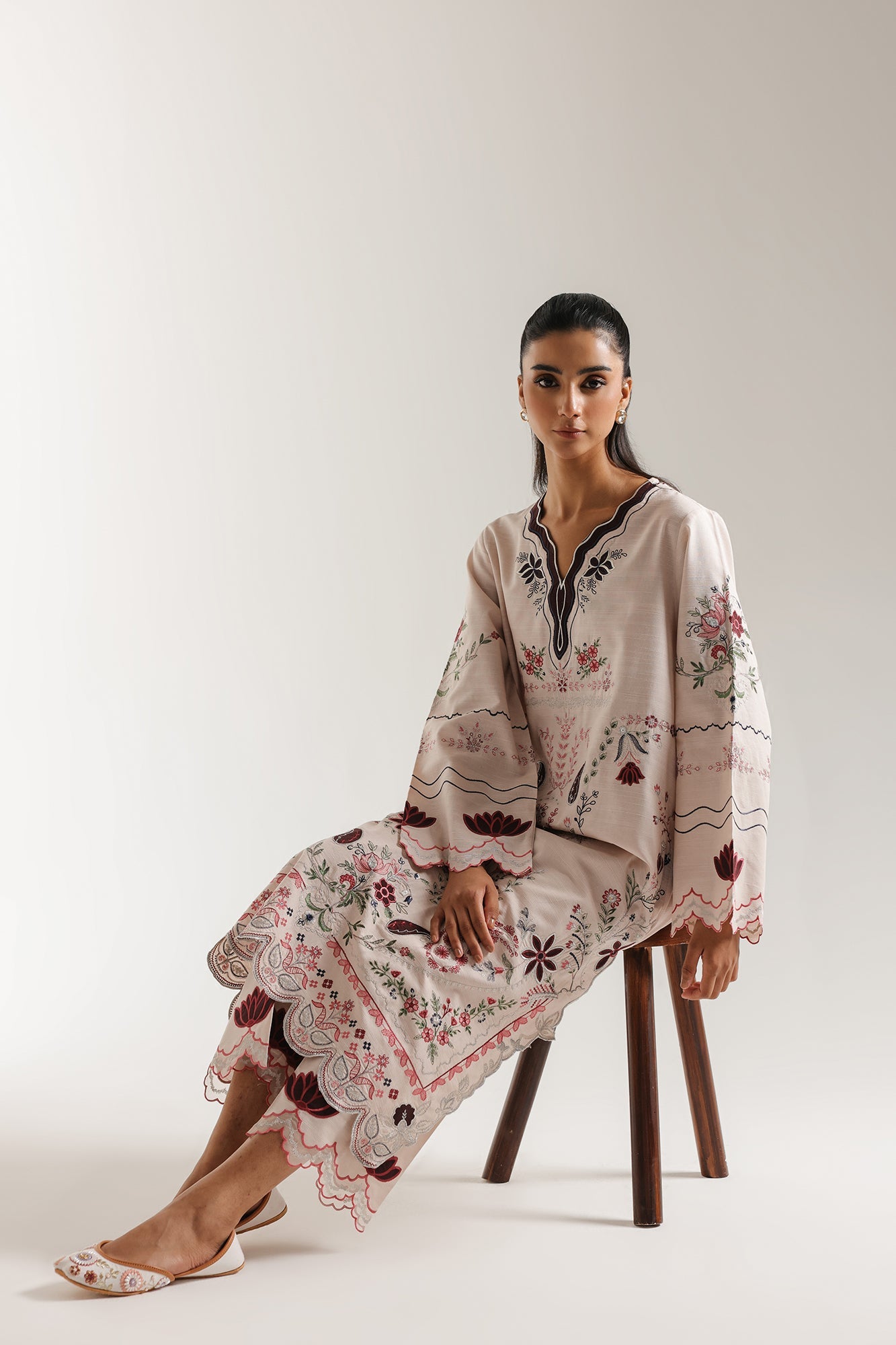 EMBROIDERED SUIT (E3602/103/329)