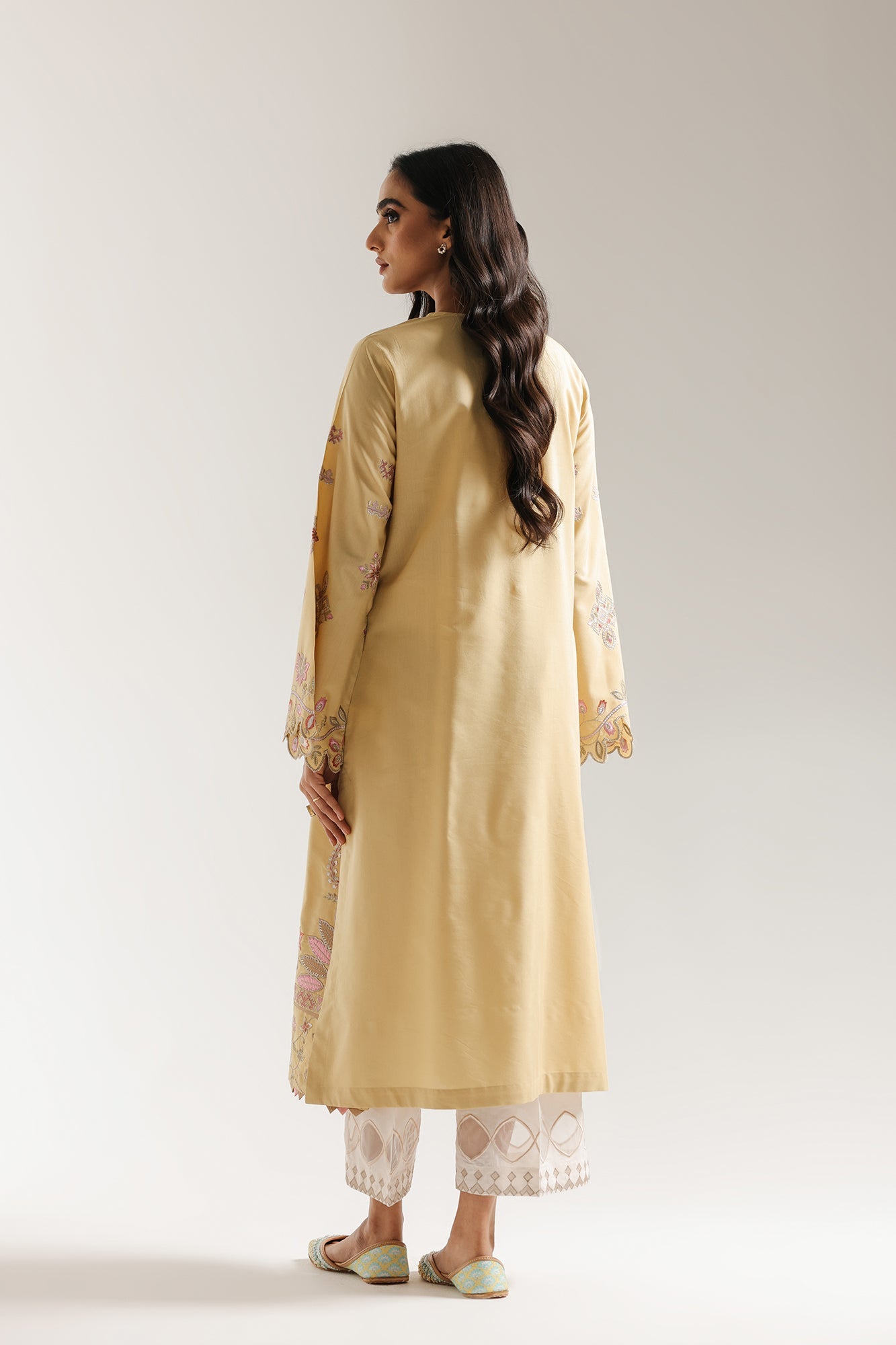 EMBROIDERED SUIT (E3613/103/107)