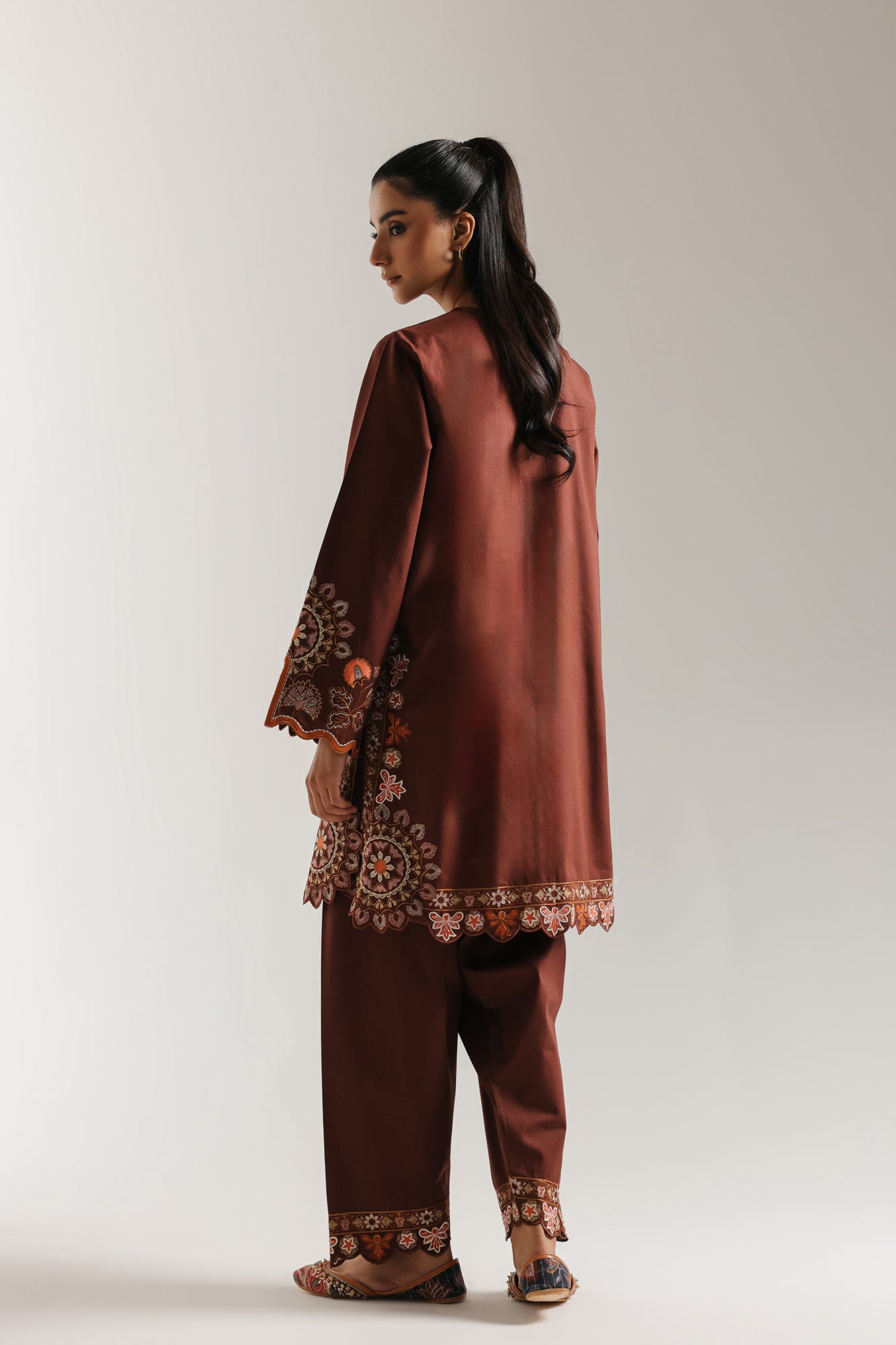 EMBROIDERED SUIT (E3648/103/317)