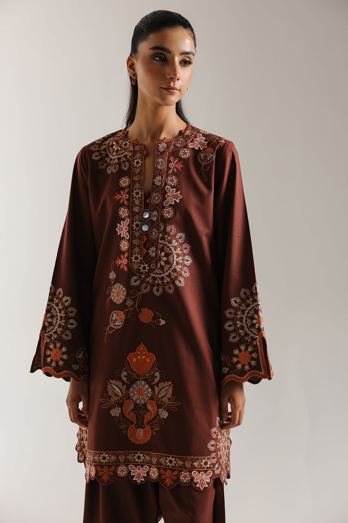 EMBROIDERED SUIT (E3648/103/317)