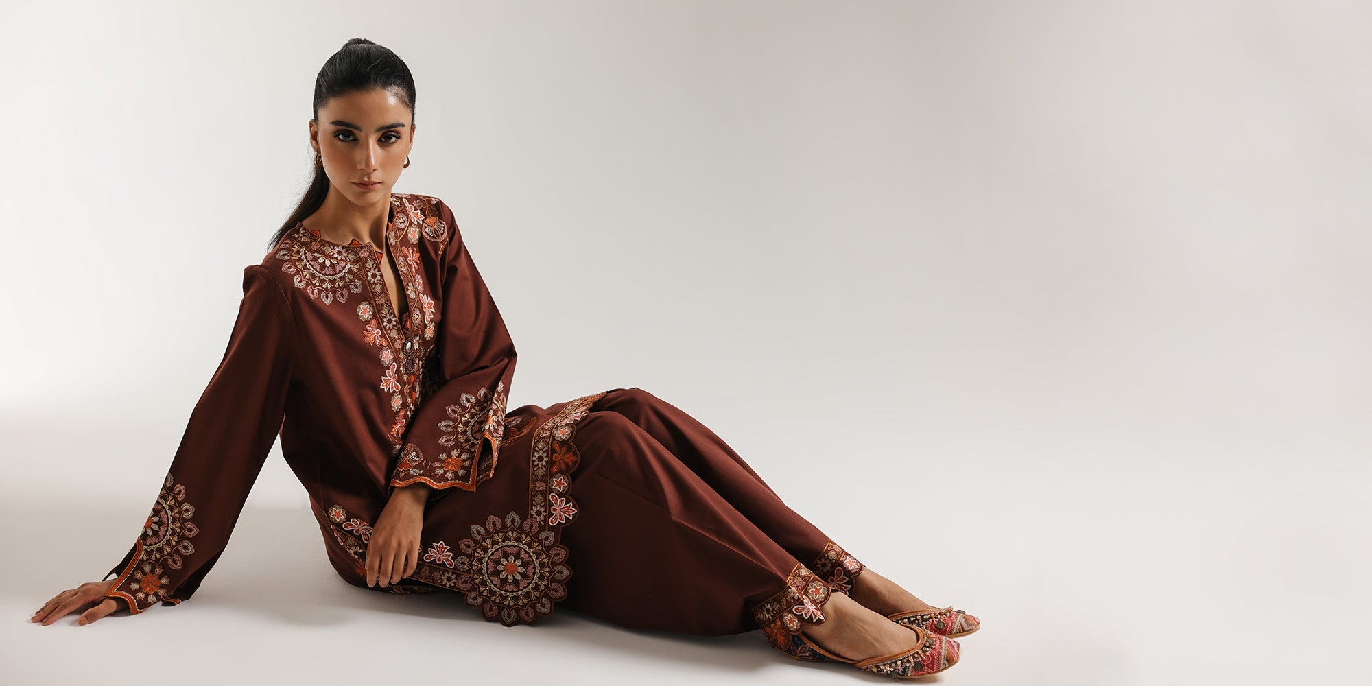 EMBROIDERED SUIT (E3648/103/317)