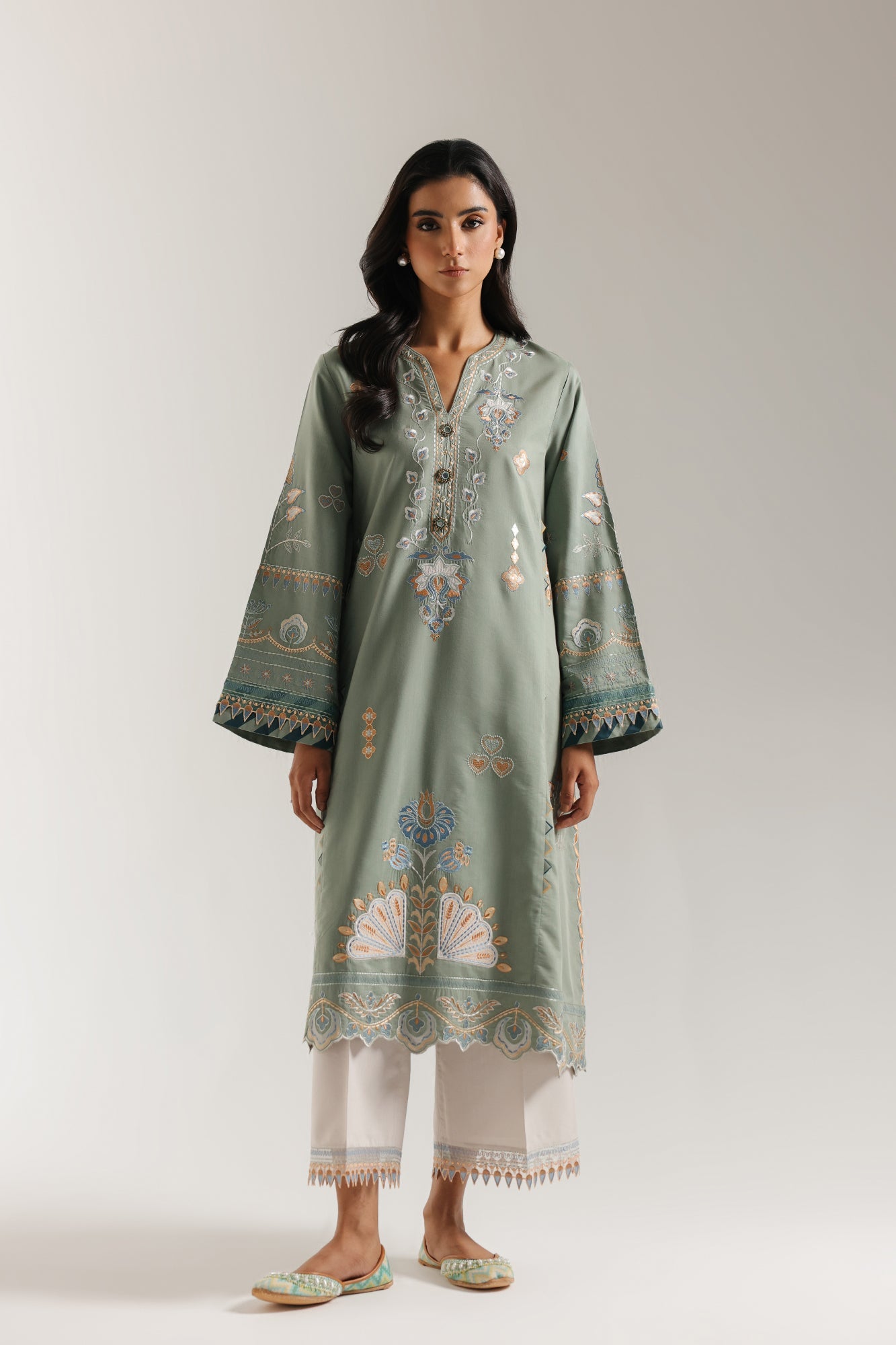 EMBROIDERED SUIT (E3663/103/714)