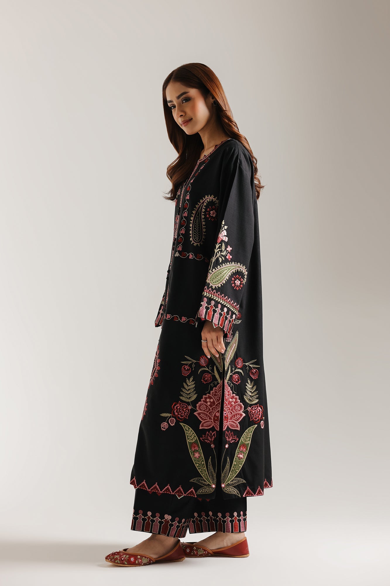 EMBROIDERED SUIT (E3672/103/902)