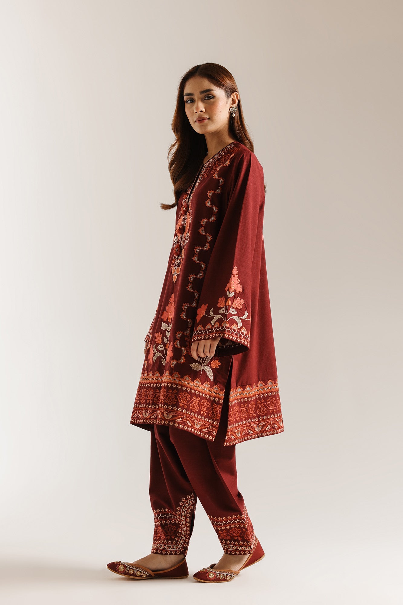 EMBROIDERED SUIT (E3684/103/302)
