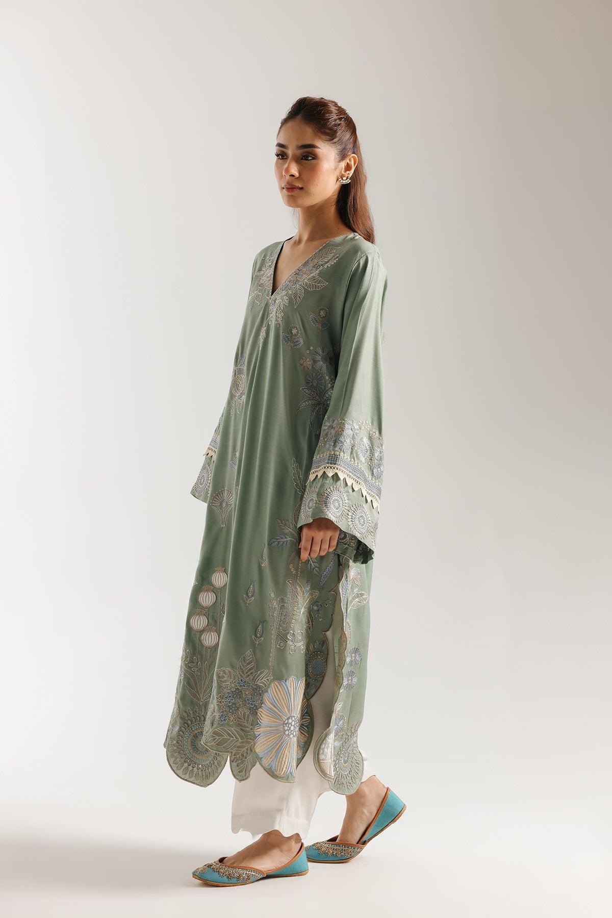 EMBROIDERED SUIT (E3731/103/718)