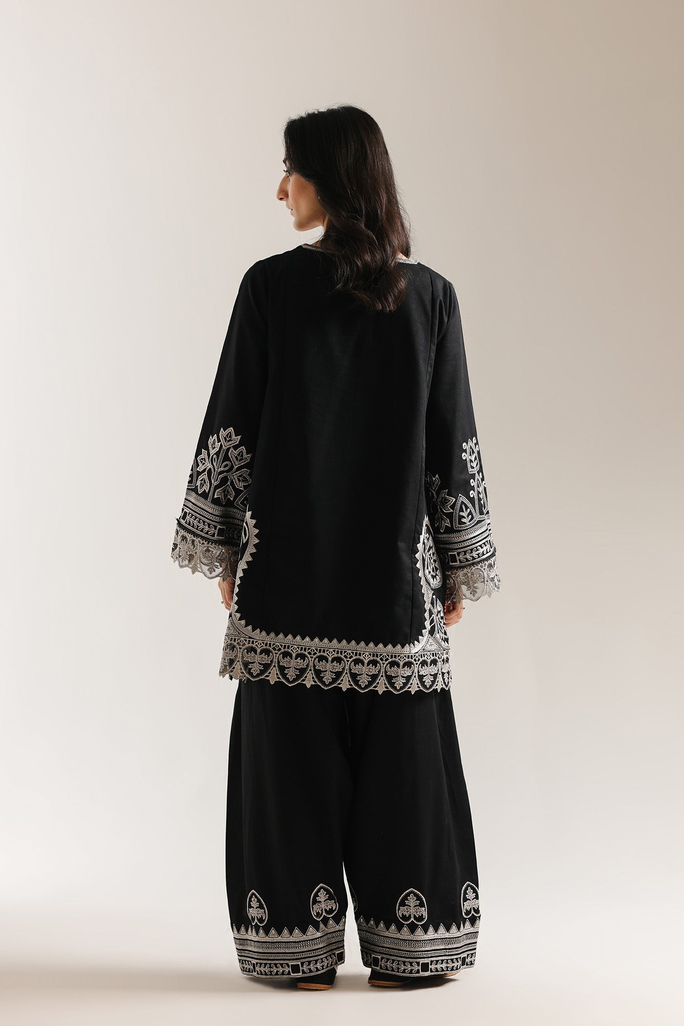 EMBROIDERED SUIT (E3738/103/902)