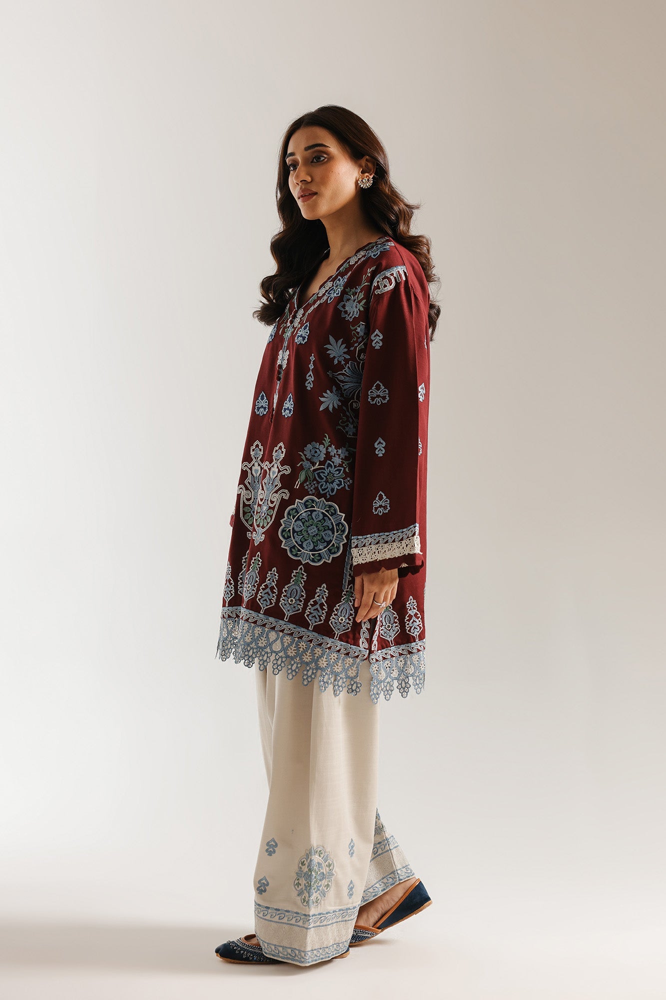 EMBROIDERED SUIT (E3739/103/304)