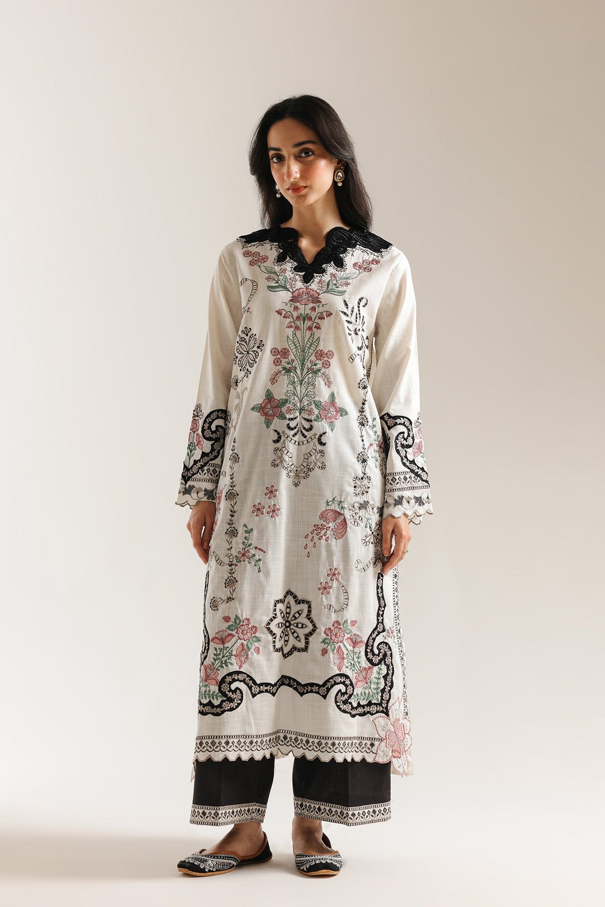 EMBROIDERED SUIT (E3747/103/003)