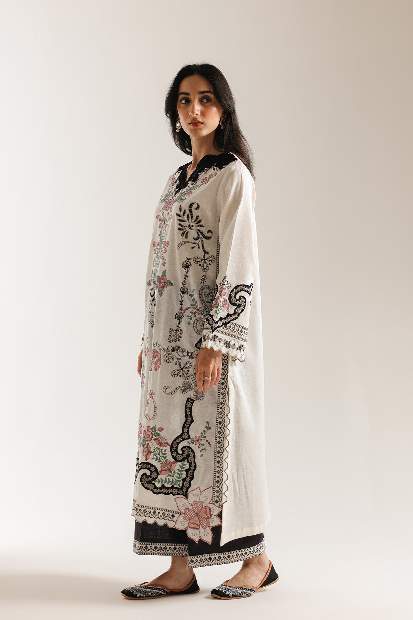 EMBROIDERED SUIT (E3747/103/003)