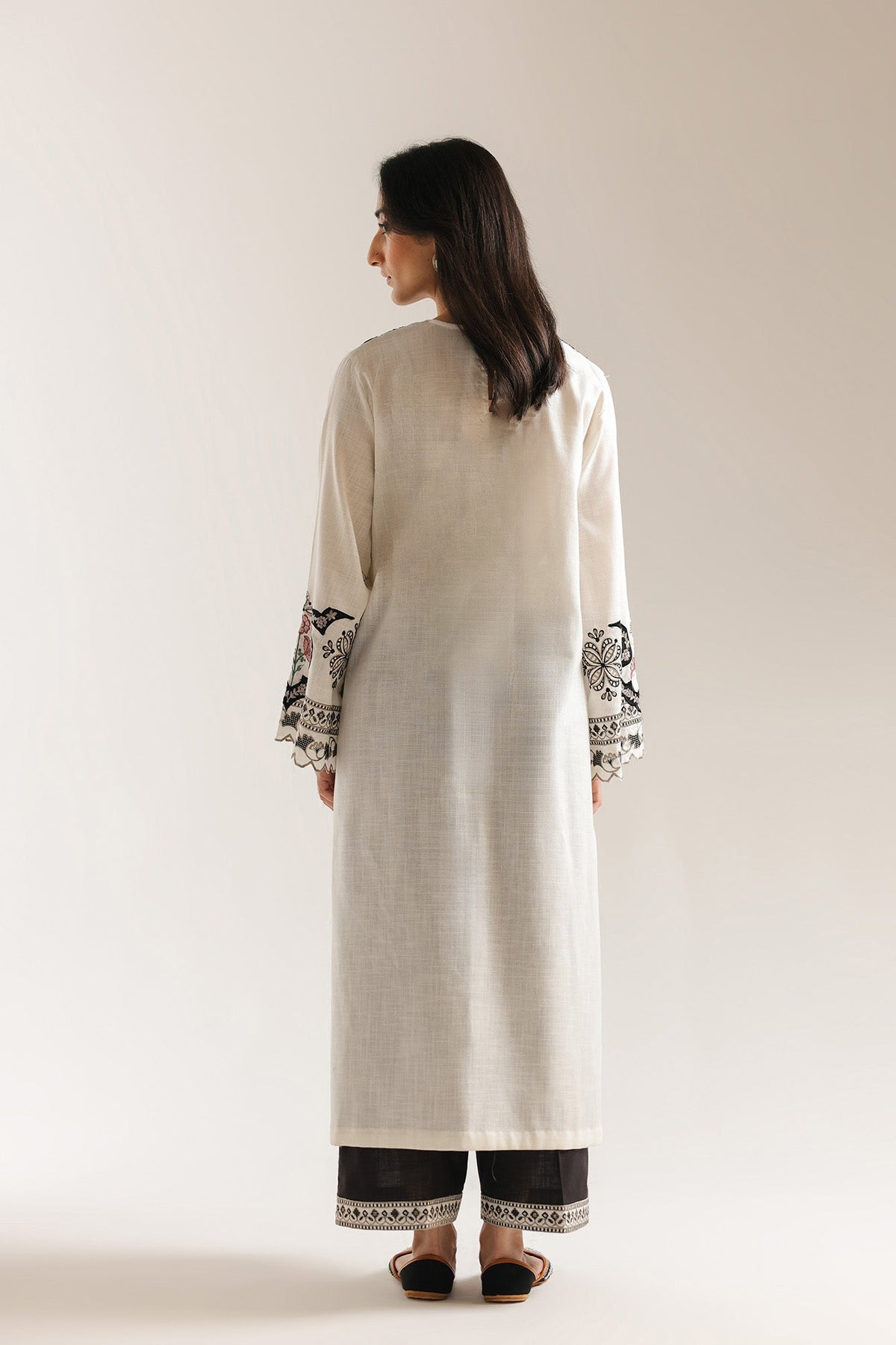 EMBROIDERED SUIT (E3747/103/003)